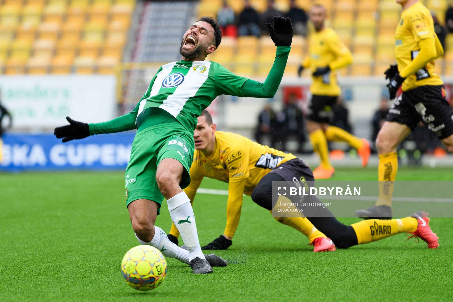 Hammarbys Imad Khalili faller