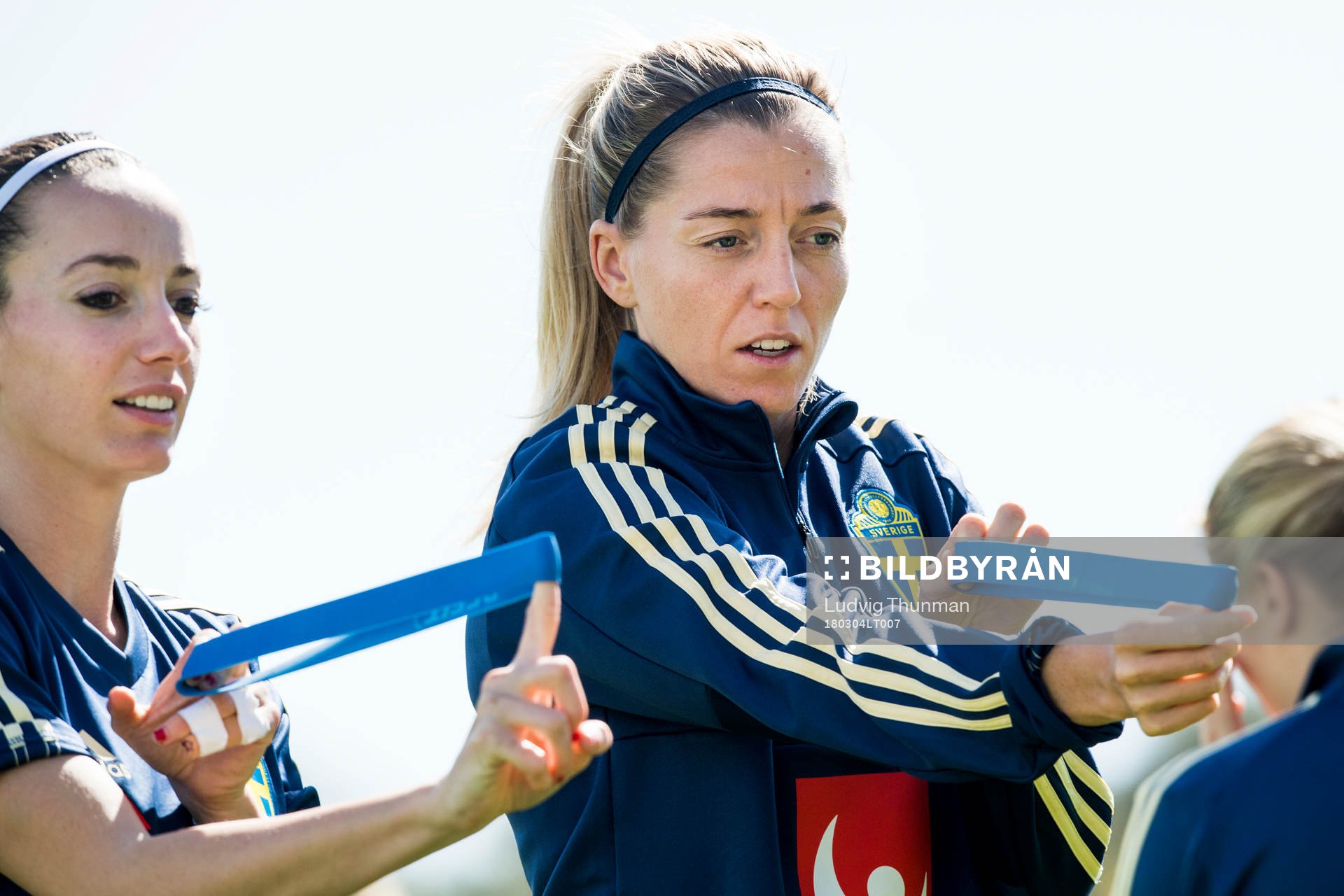 Kosovare Asllani och Linda Sembrant