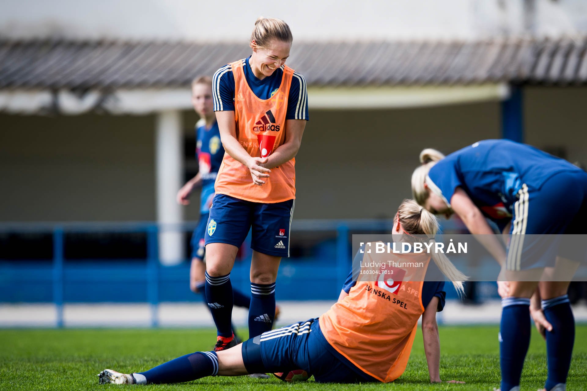 Magdalena Eriksson och Amanda Ilestedt under en träning med Sveriges damlandslag i fotboll inför Algarve Cup 2018 den 4 mars 2018 i Albufeira.