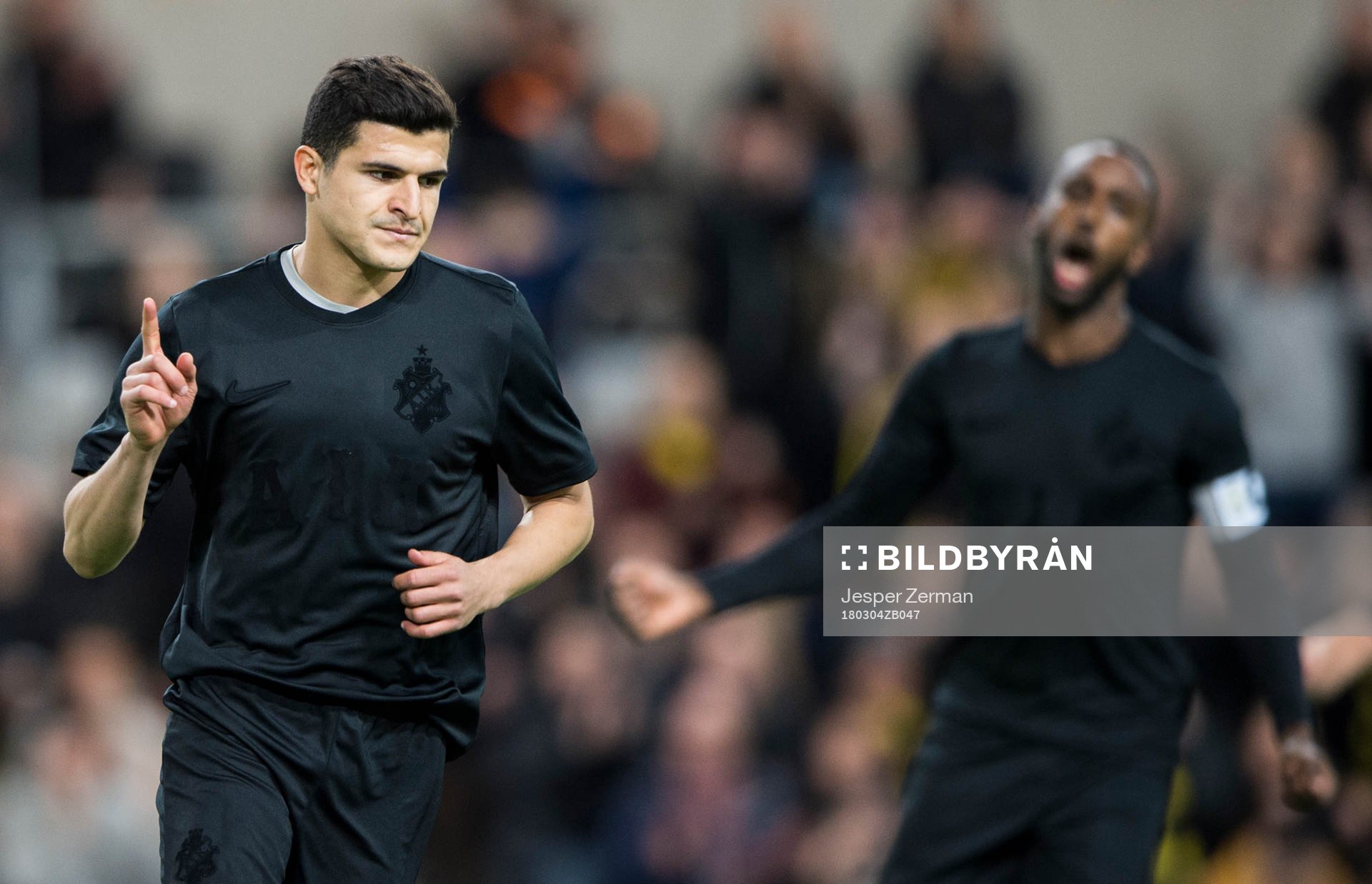 s Tarik Elyounoussi jublar