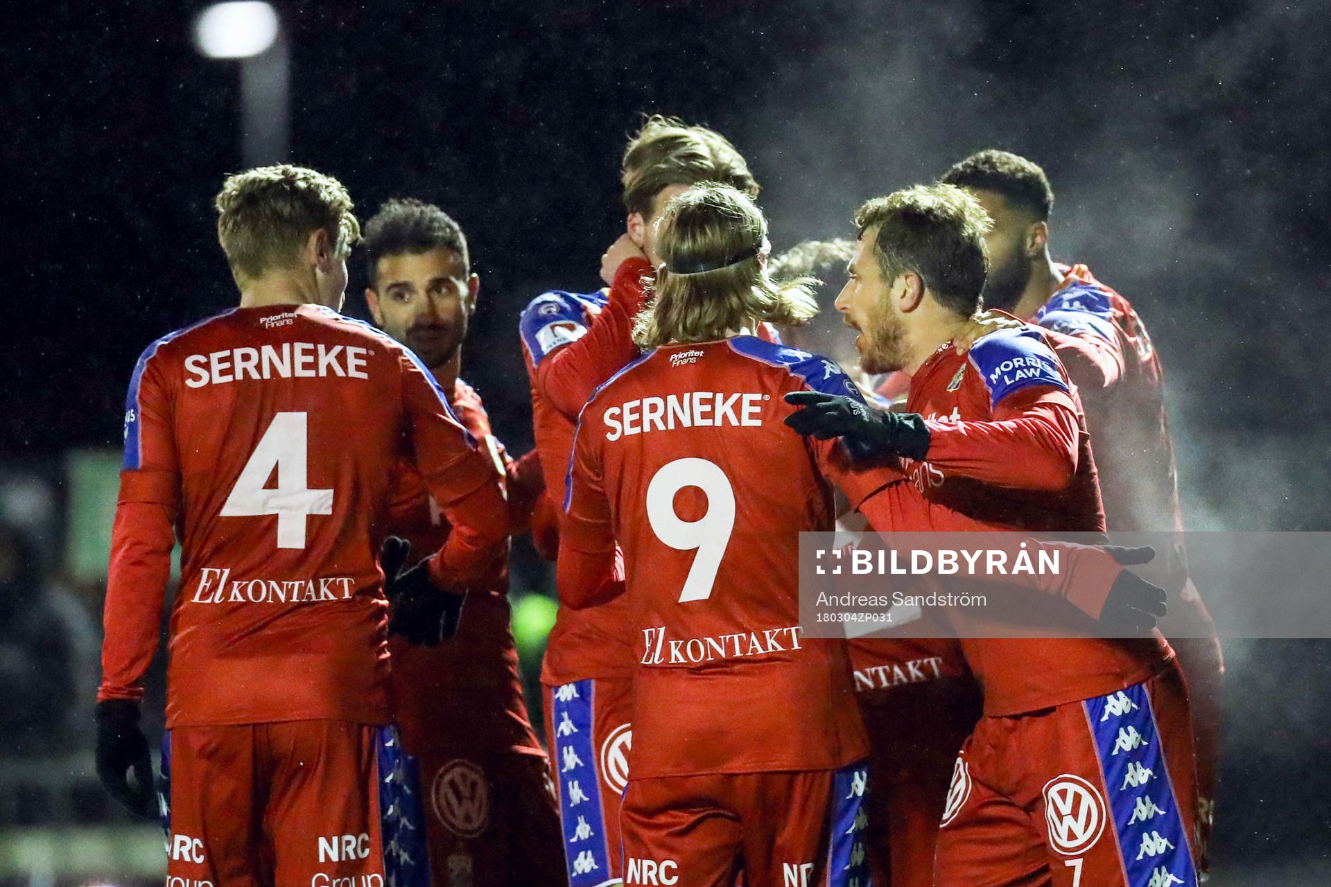 IFK Göteborgs Sebastian Ohlsson jublar med lagkamrater