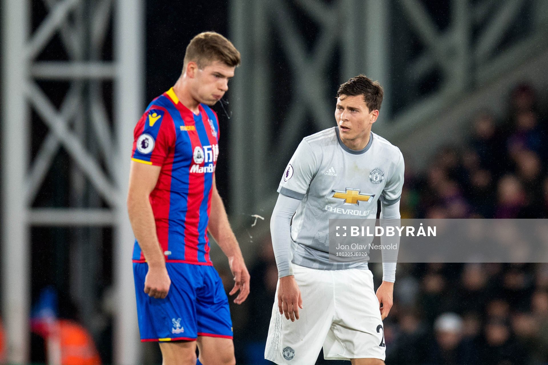 Alexander Sørloth of Crystal Palace and Victor Lindelöf
