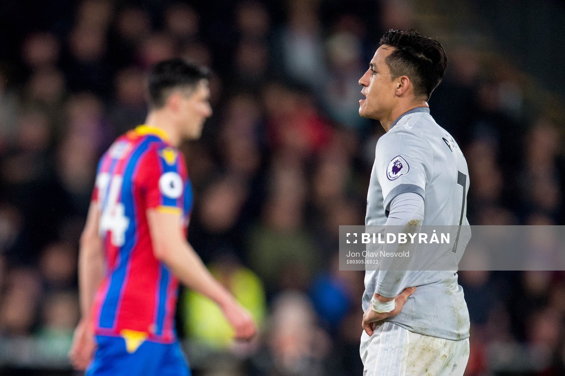 Alexis Sánchez of Manchester United looks dejected