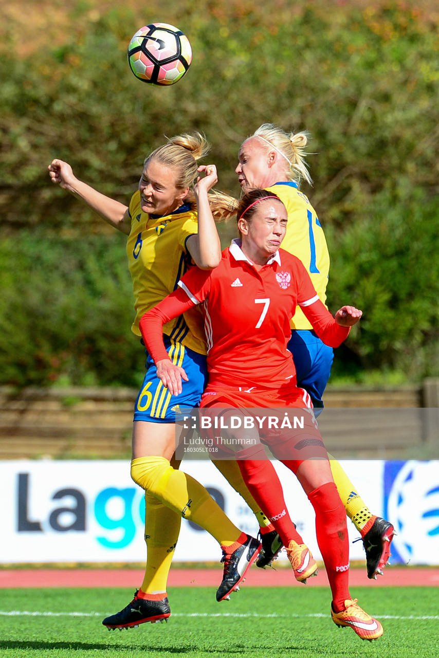 Sveriges Magdalena Eriksson och Caroline Seger och