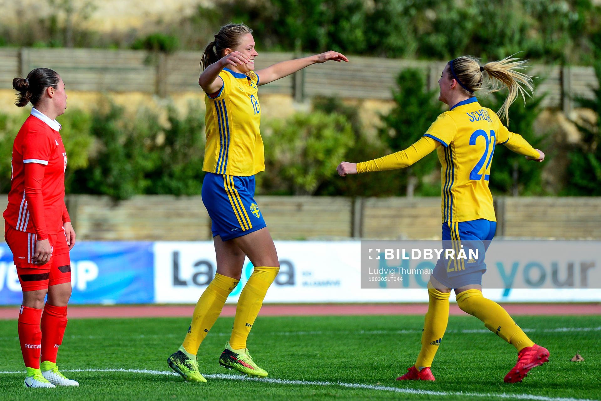 Sveriges Fridolina Rolfö jublar med Olivia Schough
