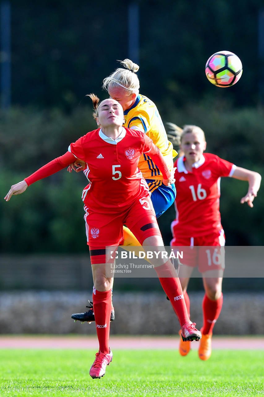 Rysslands Ekaterina Tyryshkina och Sveriges Caroline Seger