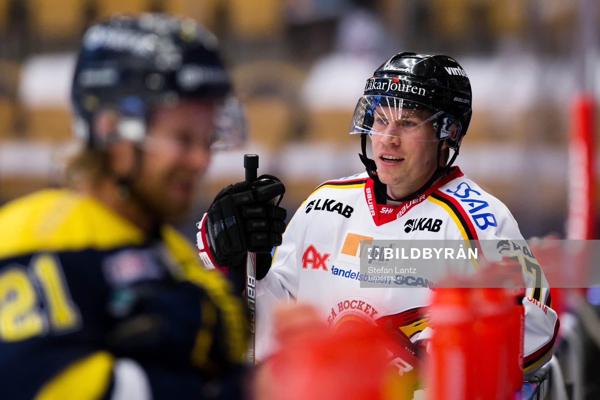 s Mattias Tedenby och Luleås Andreas Falk i samspråk