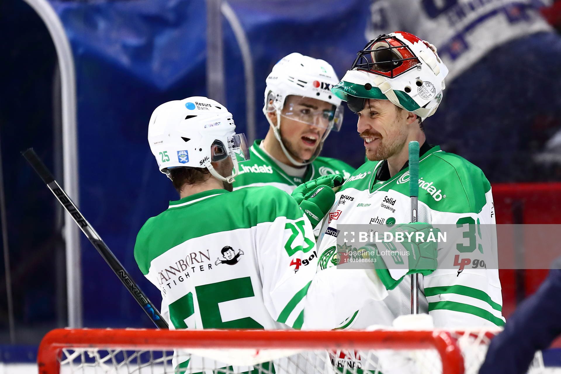 Rögles målvakt Justin Pogge och Ludvig Elvenes jublar