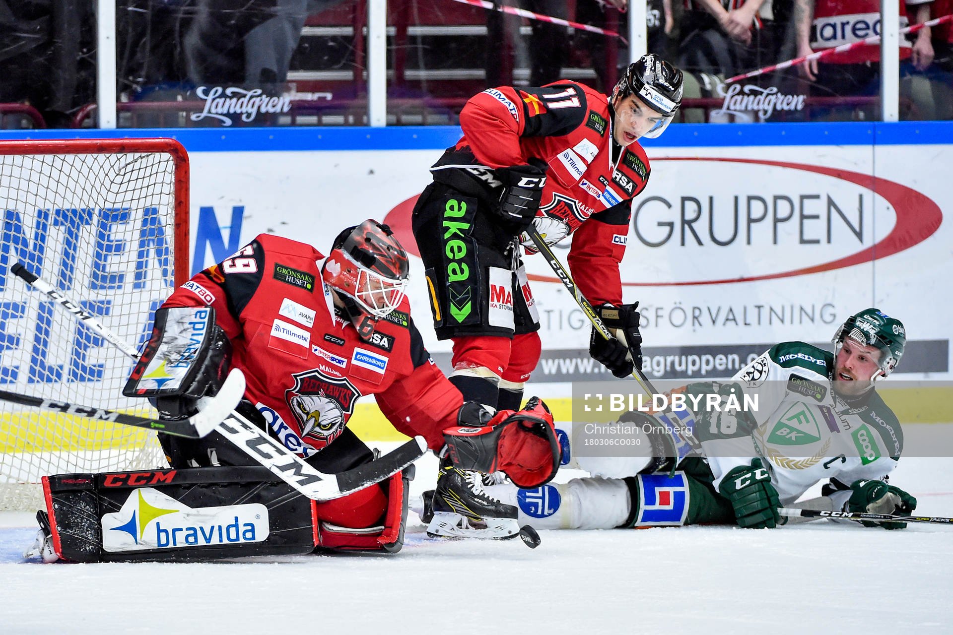 Malmö Redhawks målvakt Oscar Alsenfelt och Lukas Haudum