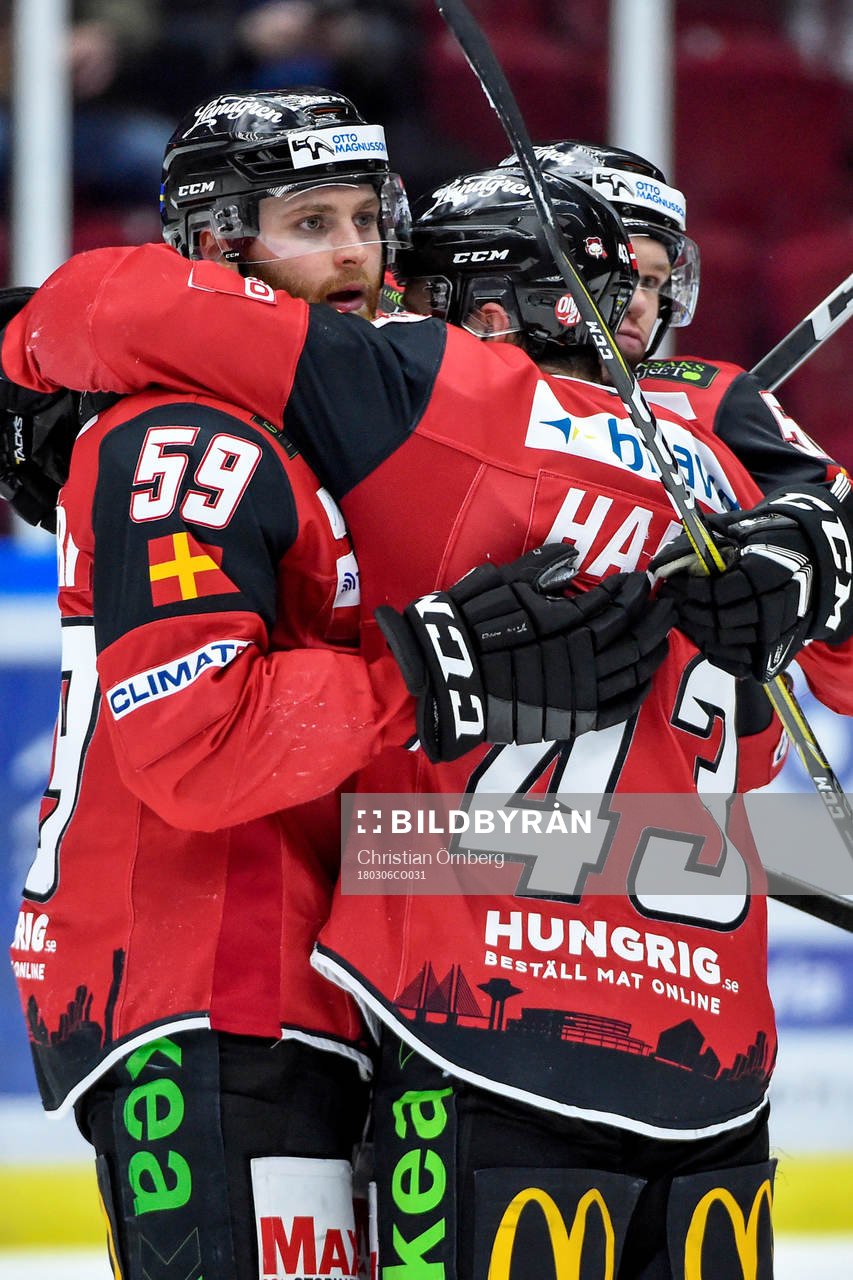 Malmö Redhawks Nichlas Hardt jublar med lagkamrater