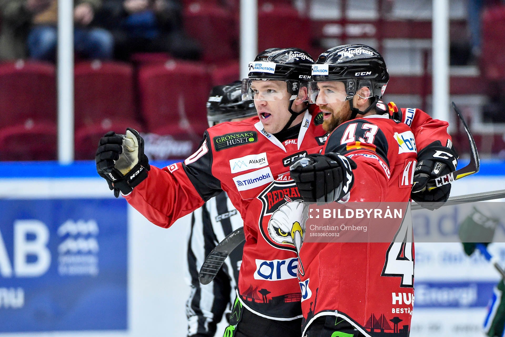 Malmö Redhawks Nichlas Hardt jublar med lagkamrater