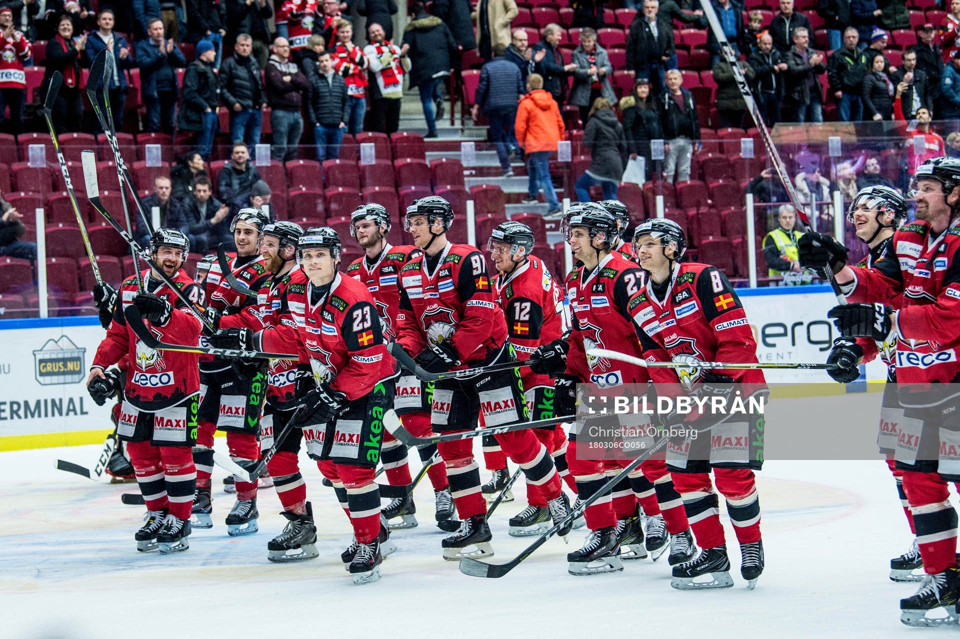 Malmö Redhawks spelare jublar
