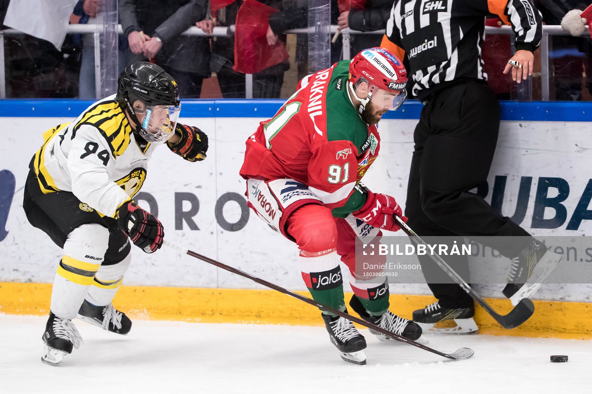 Brynäs Henrik Larsson och Moras Jacob Lagacé  i