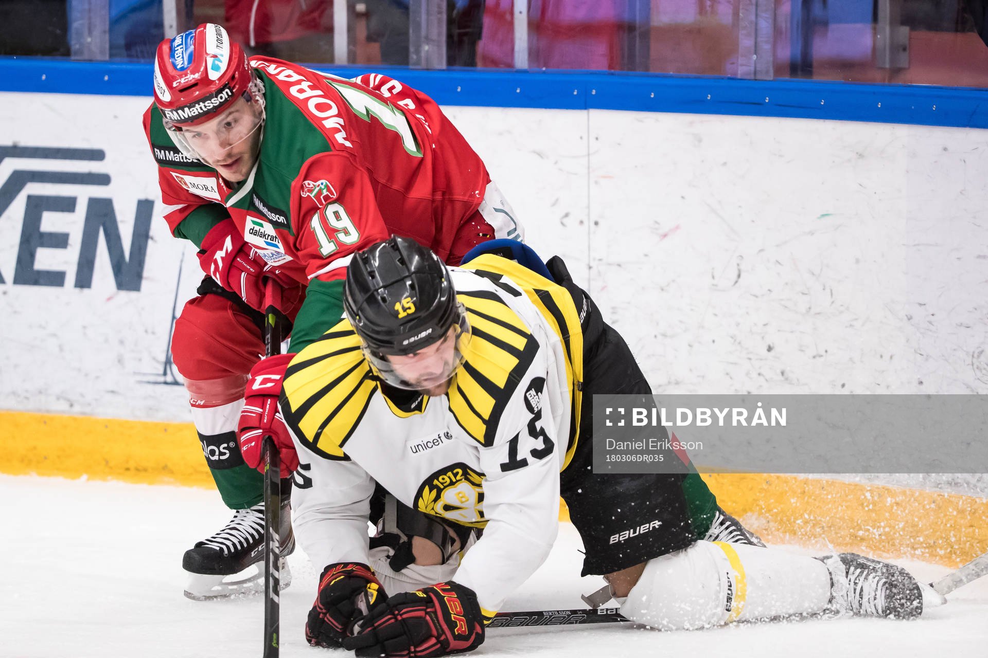 Moras John Persson och Brynäs Simon Bertilsson  i