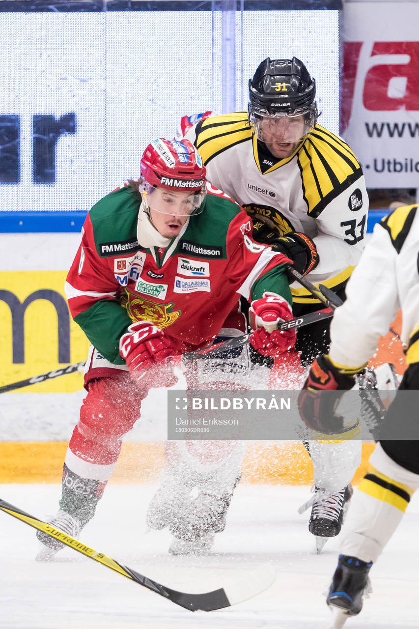 Moras Robin Johansson och Brynäs Jonathan Granström  i