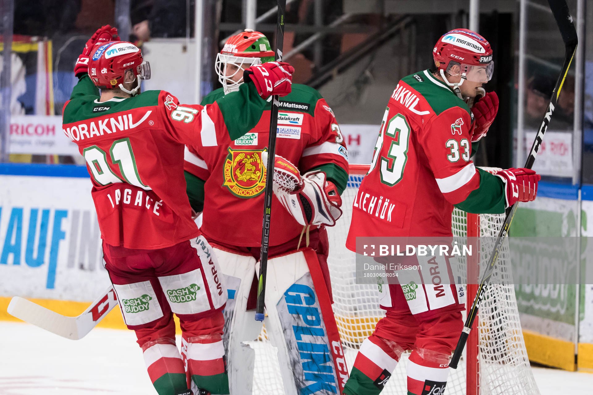 Moras målvakt Christian Engstrand jublar