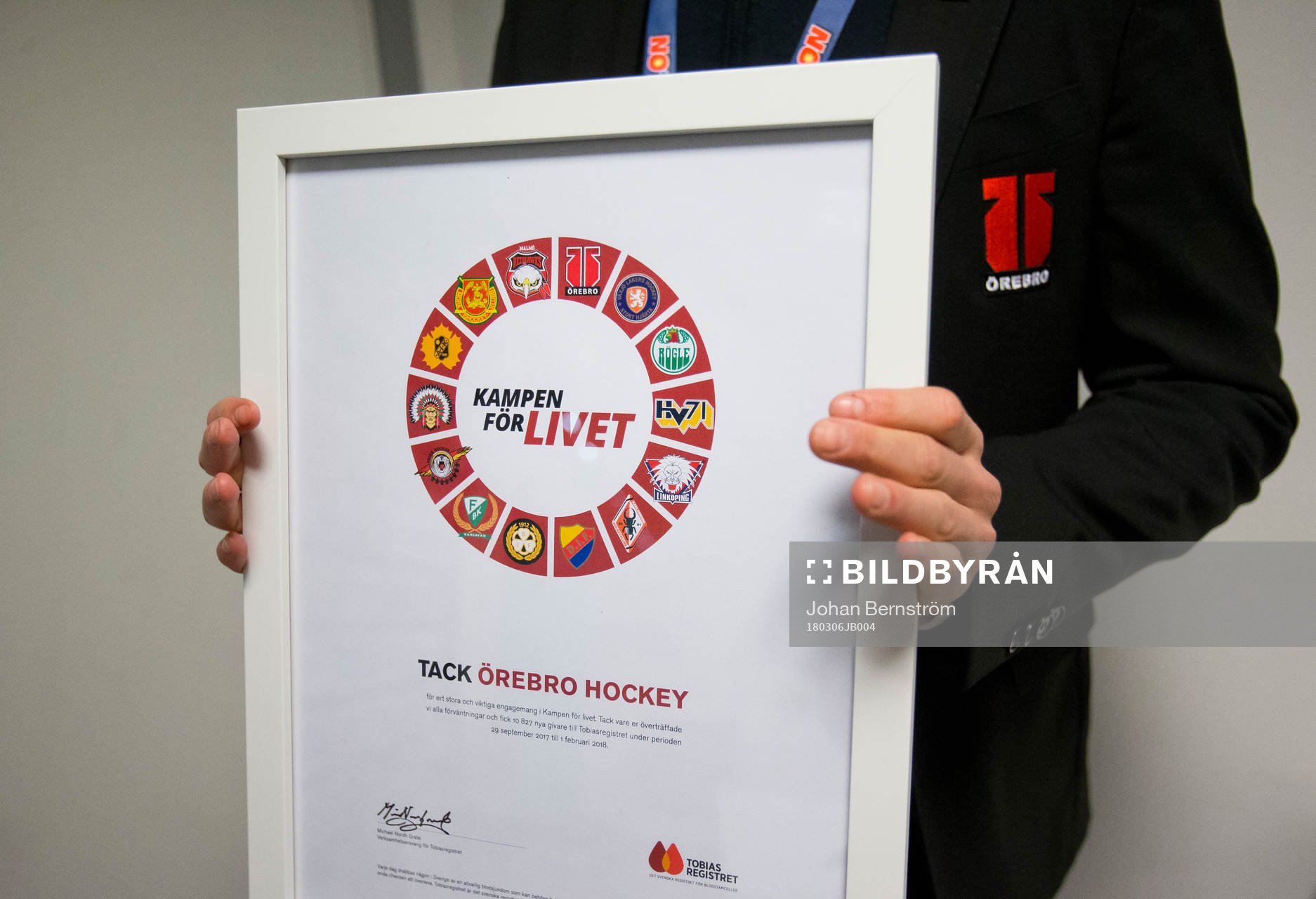 En tavla med Tobiasregistret i Örebros pressrum