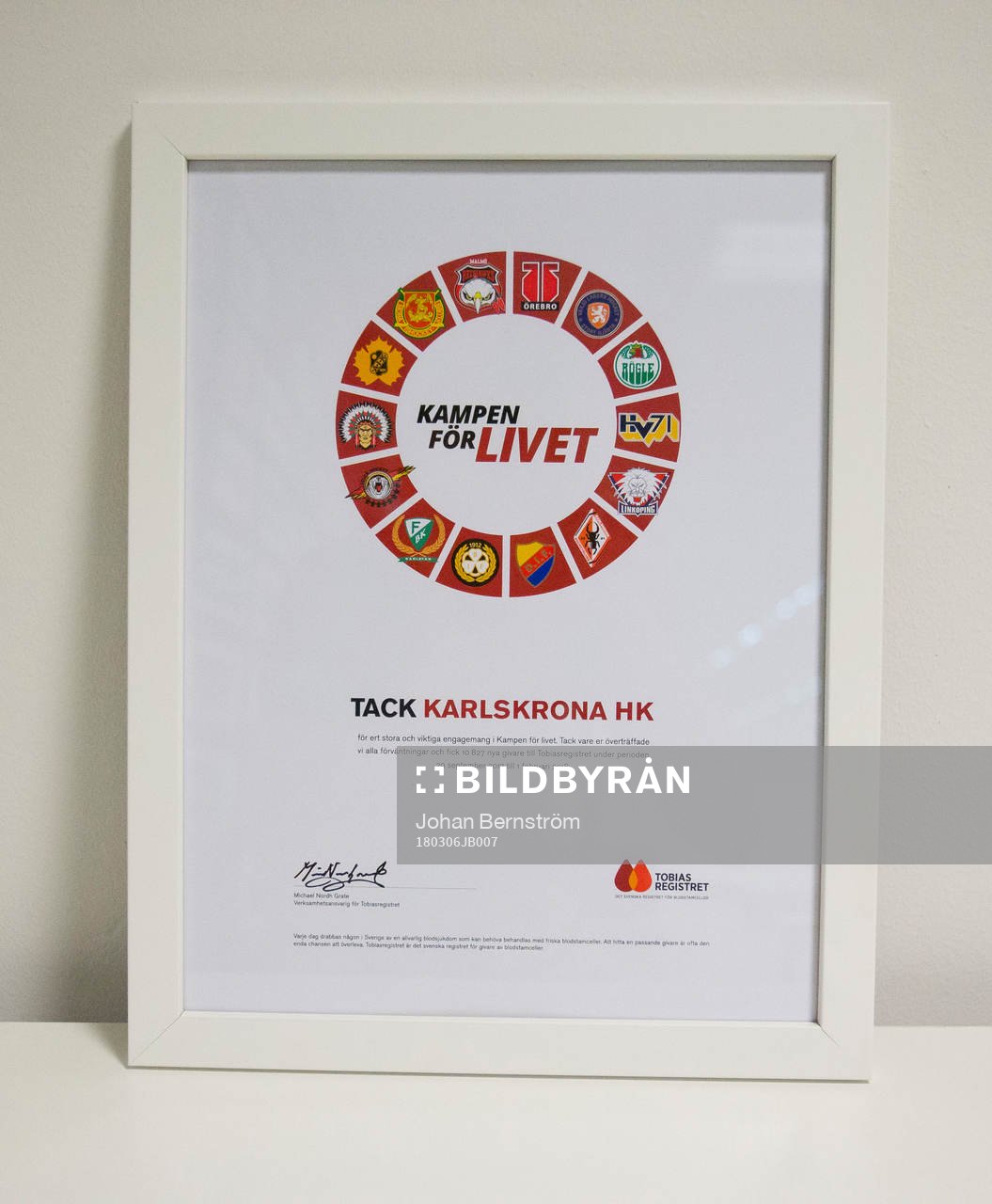 En tavla med Tobiasregistret i Örebros pressrum