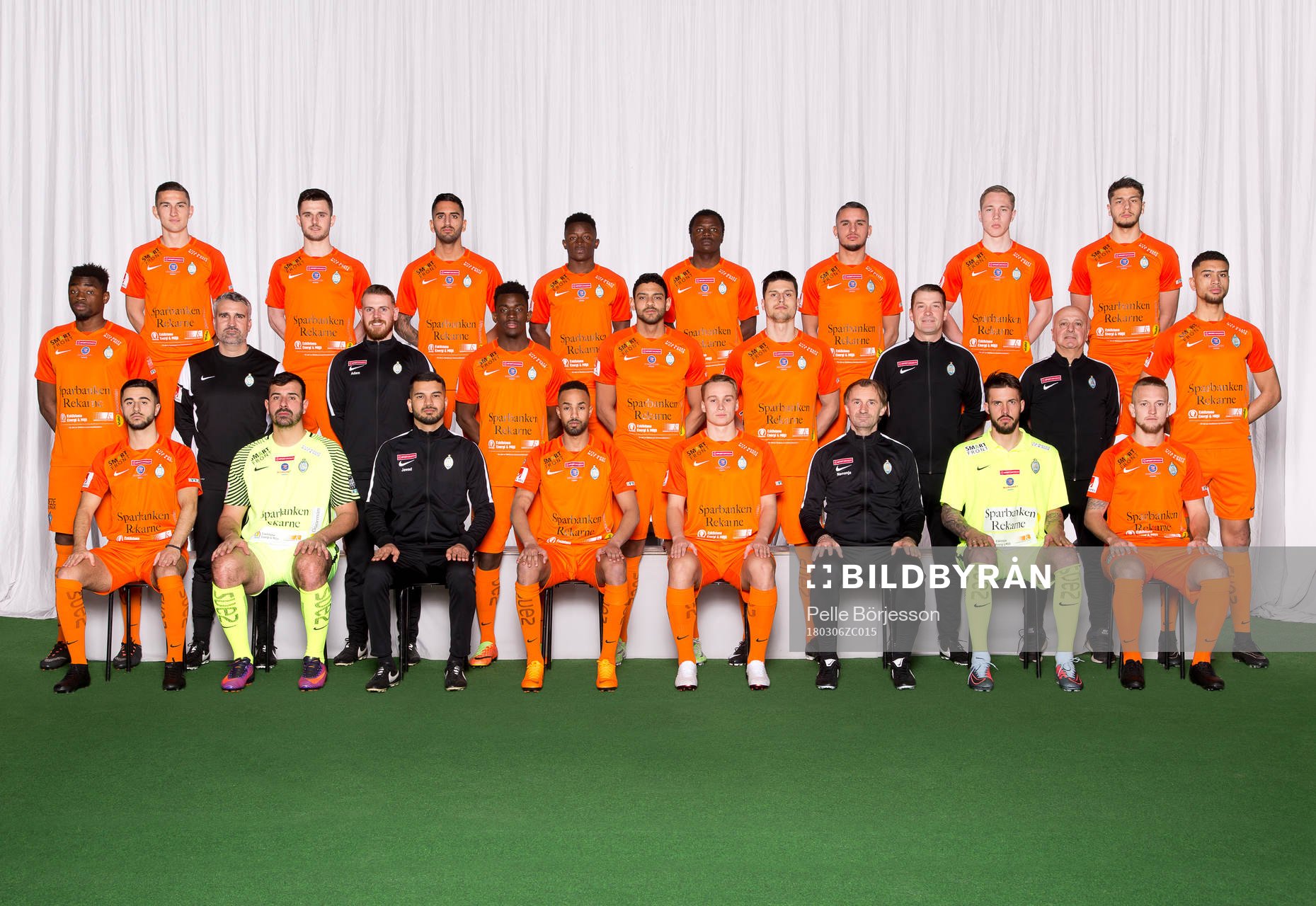 AFC Eskilstuna poserar för en lagbild den 6 mars 2018 i Eskilstuna. Bakre ledet från vänster: Adnan Kojic, Kadir Hodzic, Kevin Bisse, Michael Kargbo, Ousmane Camara, Rinor Nushi, Gustav Jarl, Michel Termanini. Mittenledet från vänster: Amadou Kalabane, analys Miguel Zamora Lara, fystränare Adam Forrest, Mamadouba Diaby, Wellyson Oliveira, Luka Mijaljevic, målvaktstränare Dmitrijs Petrenko, materialförvaltare Ghandi Malki, Aaron Zahui. Sittande från vänster: Sasa Matic, Gianluca Curci, tränare Jawad Al Jebouri, Ferid Ali, Robert Åstedt, huvudtränare Nemanja Miljanovic, Mihail Ivanov, Alexander Michel.