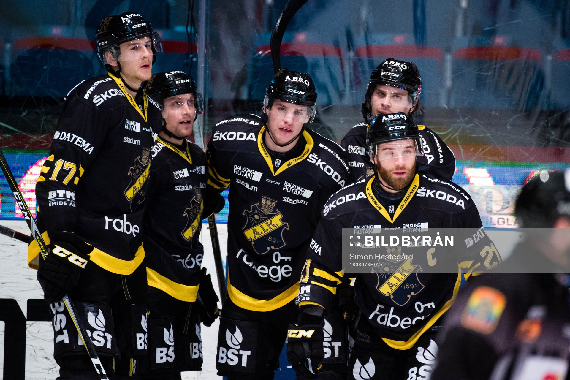 s Simon Fernholm, Jens Jakobs och Christian Sandberg jublar