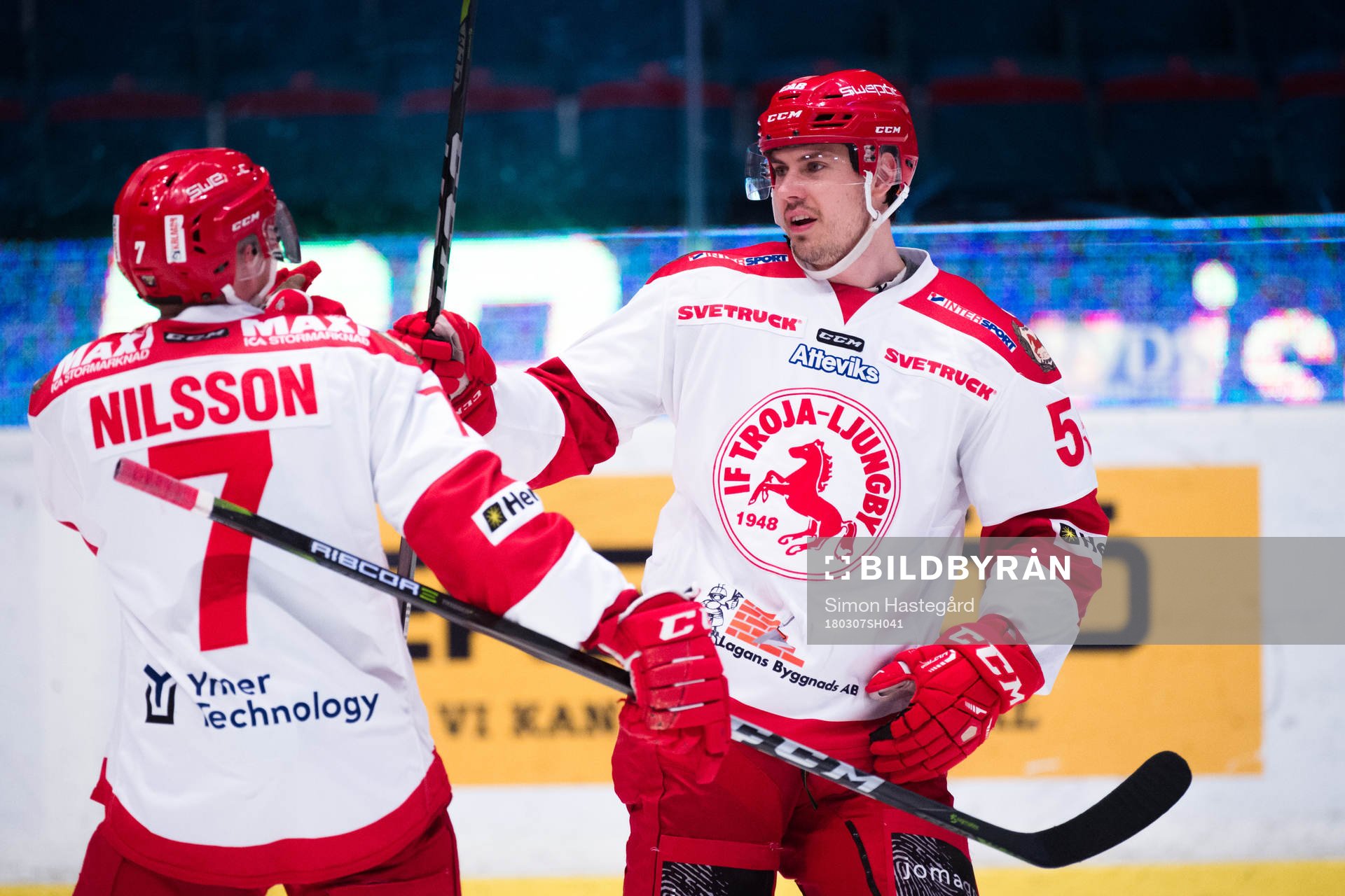 Trojas Simon Fredriksson jublar