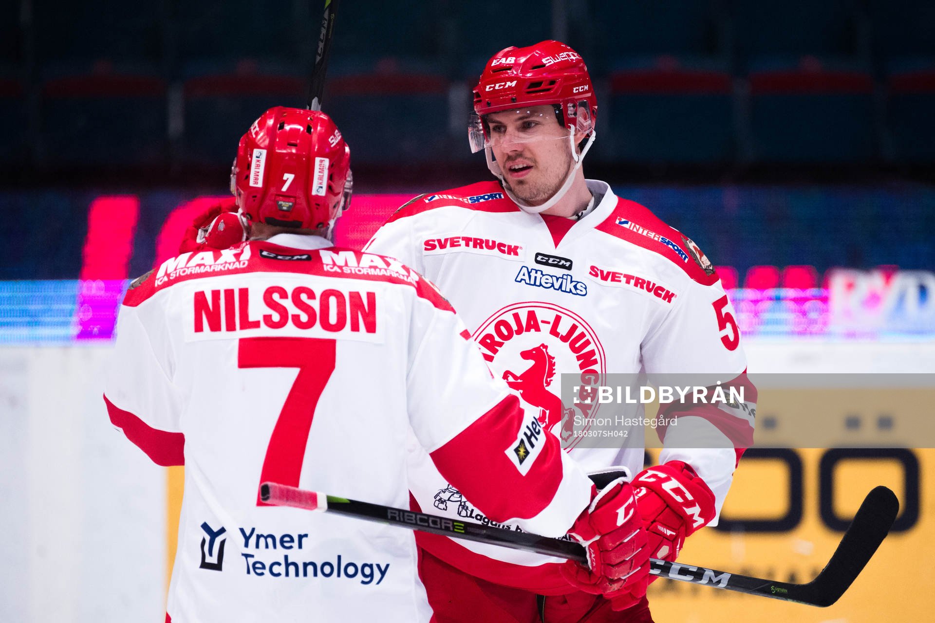 Trojas Simon Fredriksson jublar