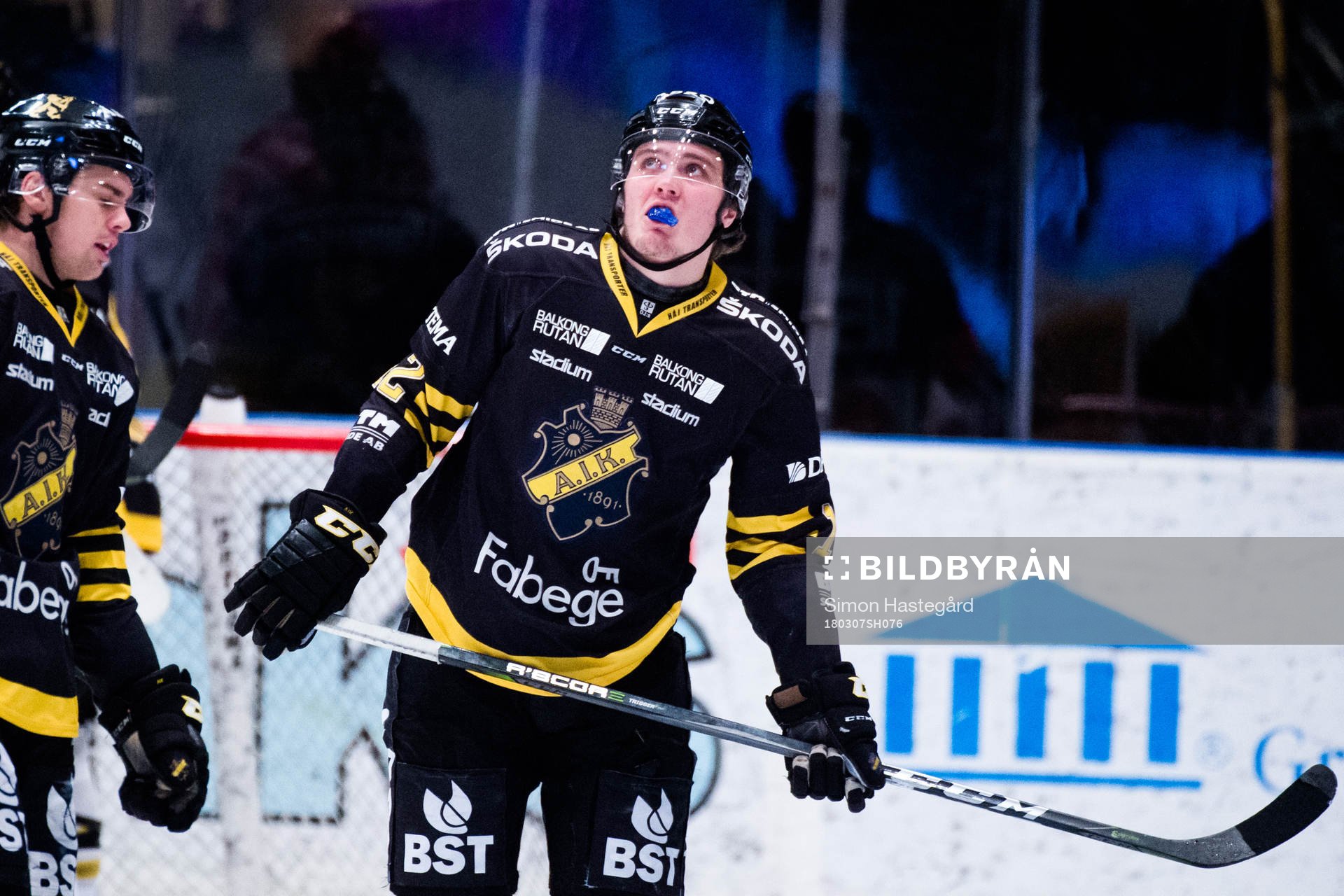 s Max Lindholm deppar