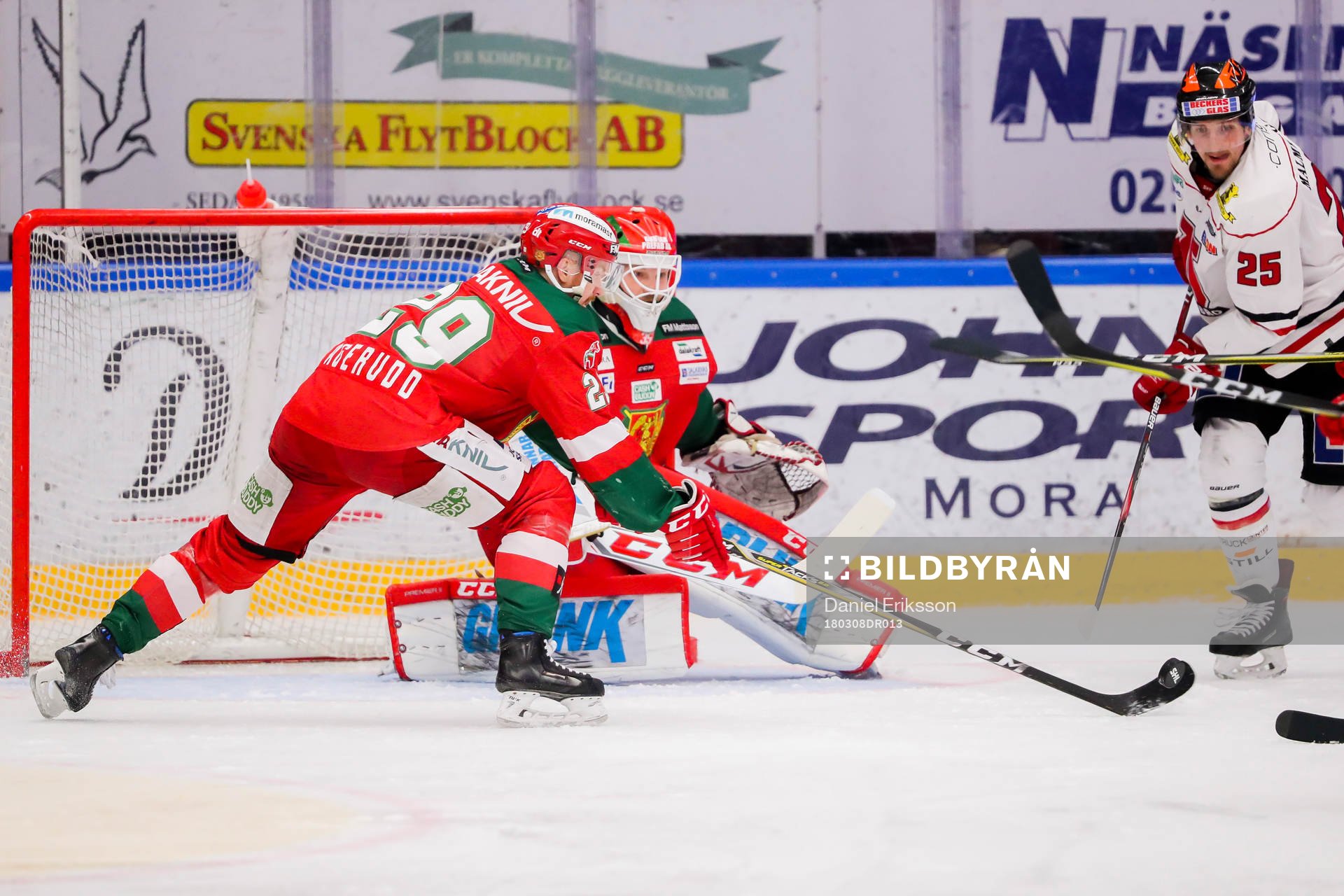 Moras Marcus Fagerudd, målvakt Christian Engstrand och