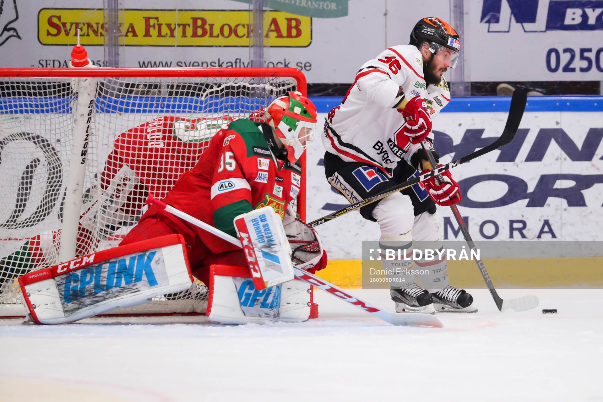 Moras målvakt Christian Engstrand och Örebros Johan