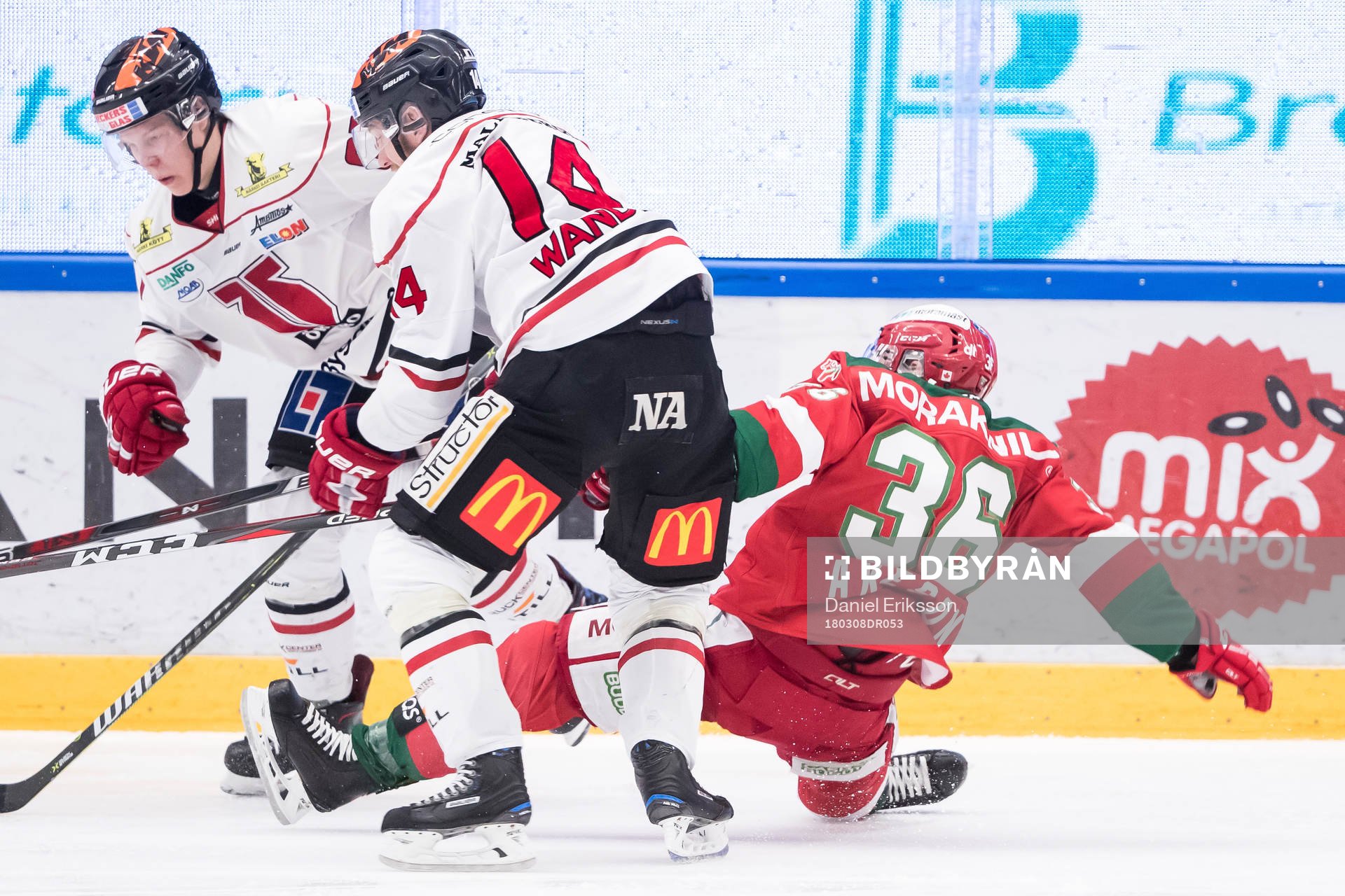 Örebros Tom Wandell och Moras Jason Akeson   i
