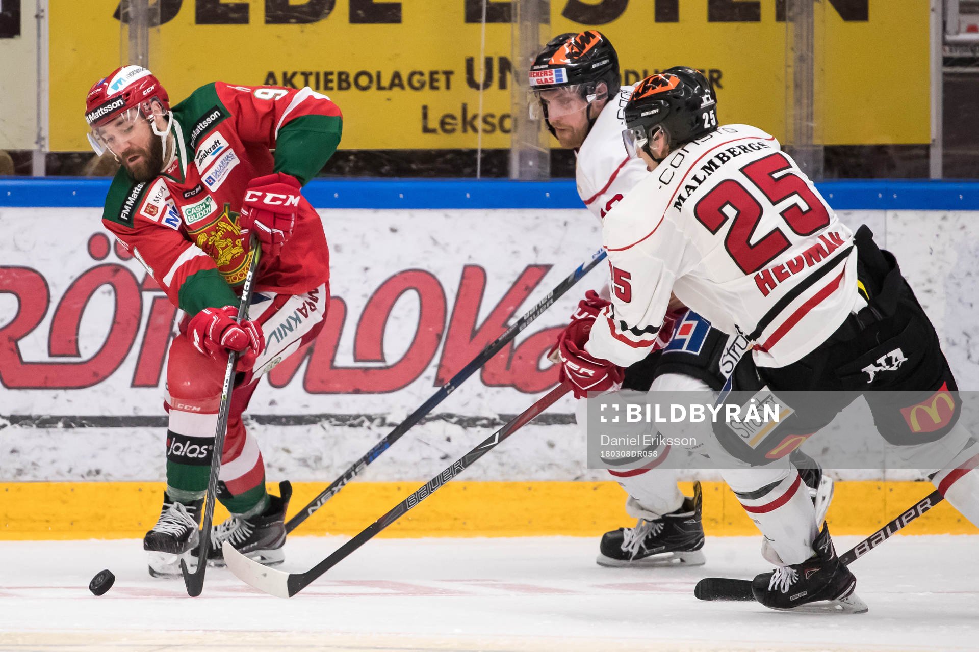 Moras Andrew Rowe och Örebros Anton Hedman  i