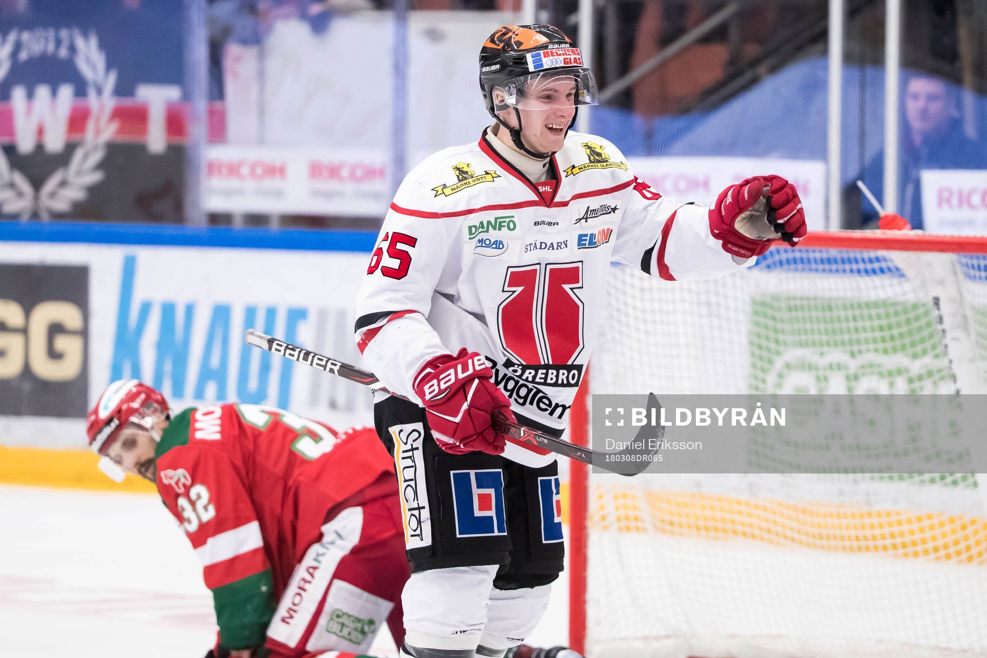 Örebros Sakari Manninen jublar