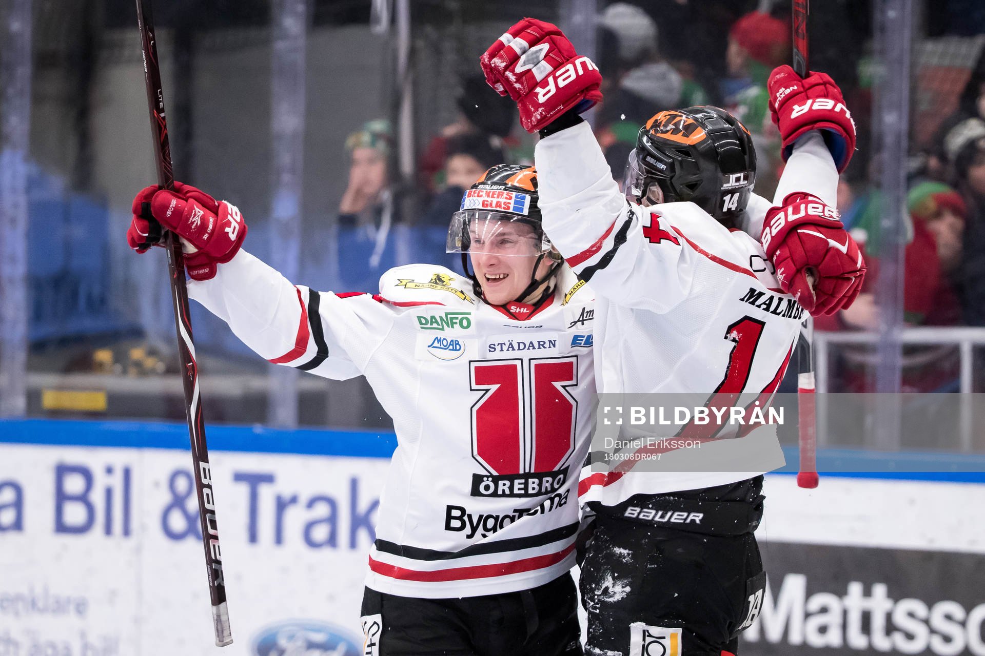 Örebros Sakari Manninen jublar