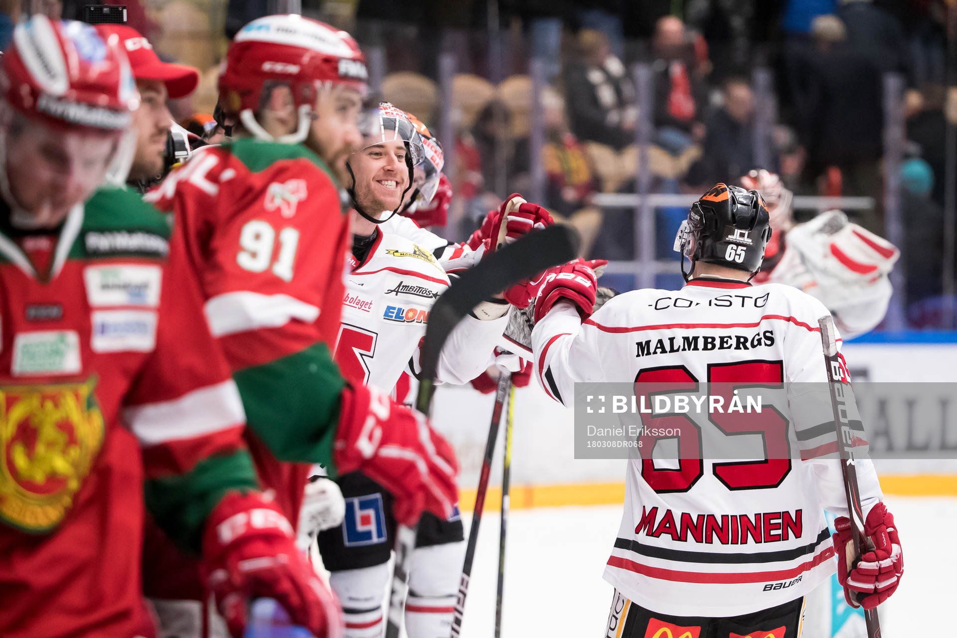 Örebros Sakari Manninen jublar
