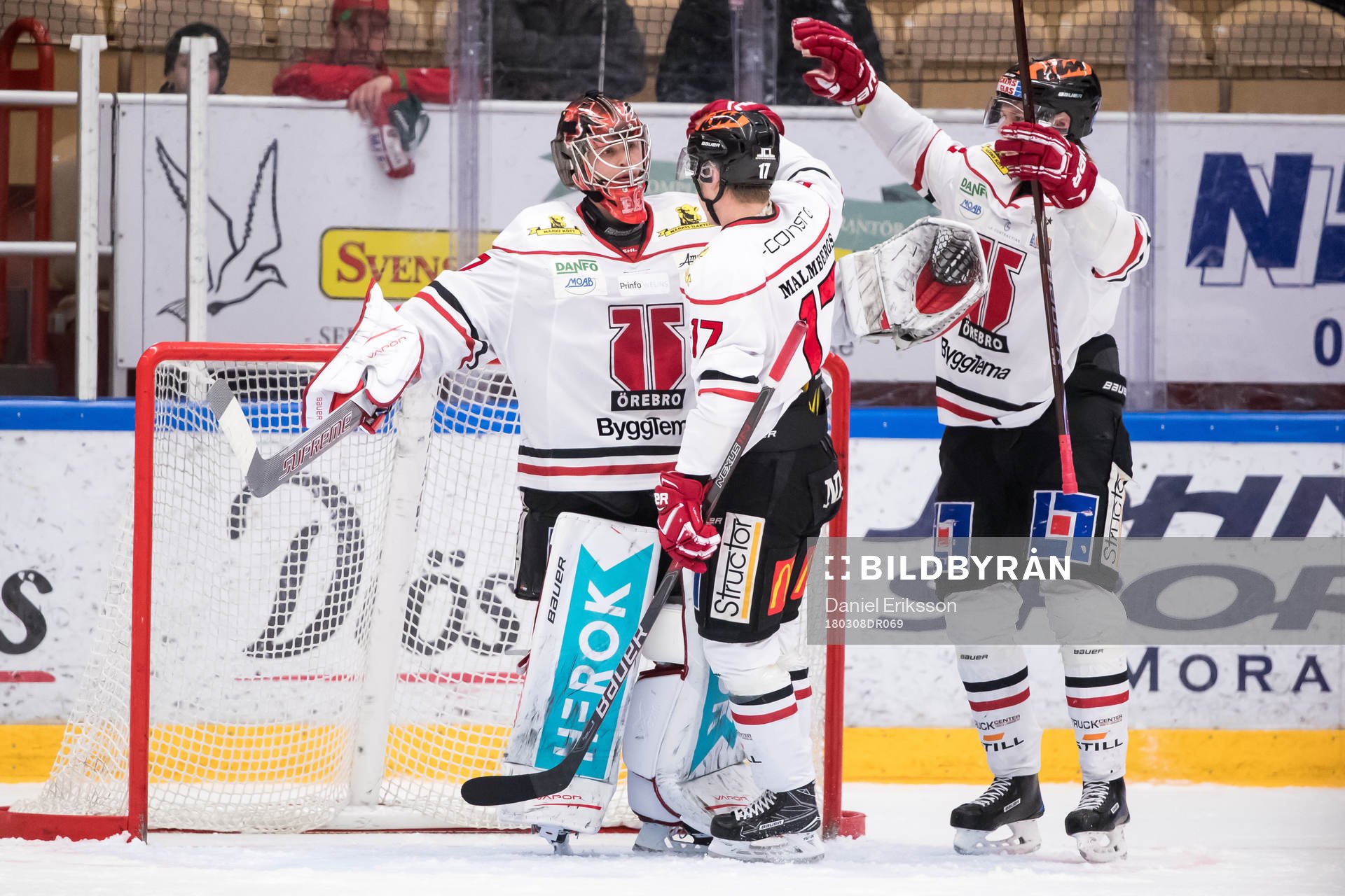 Örebros målvakt Eero Kilpeläinen och Daniel Viksten