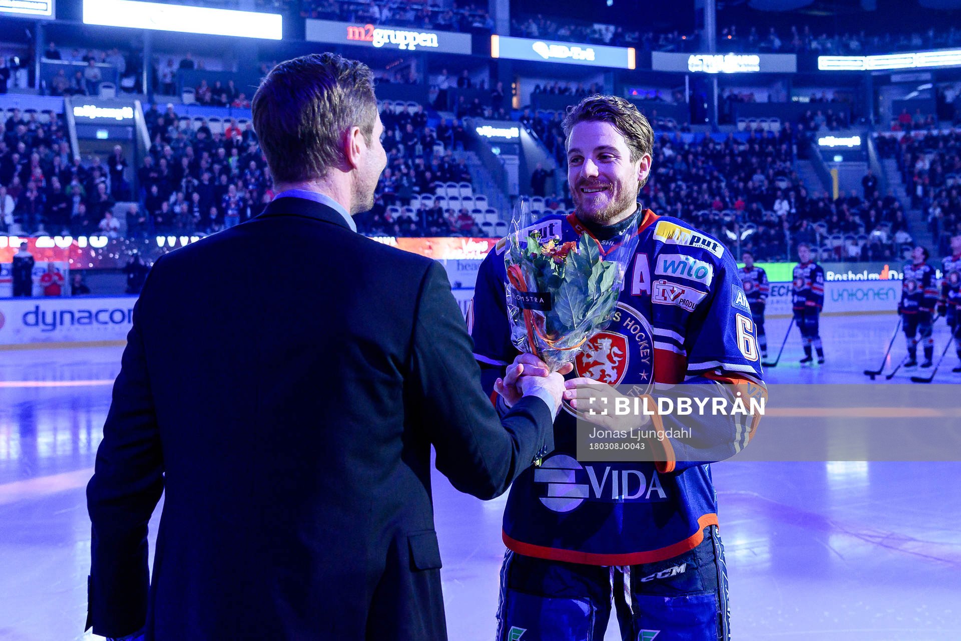 Växjös Erik Josefsson uppmärksammas av sportchef Henrik