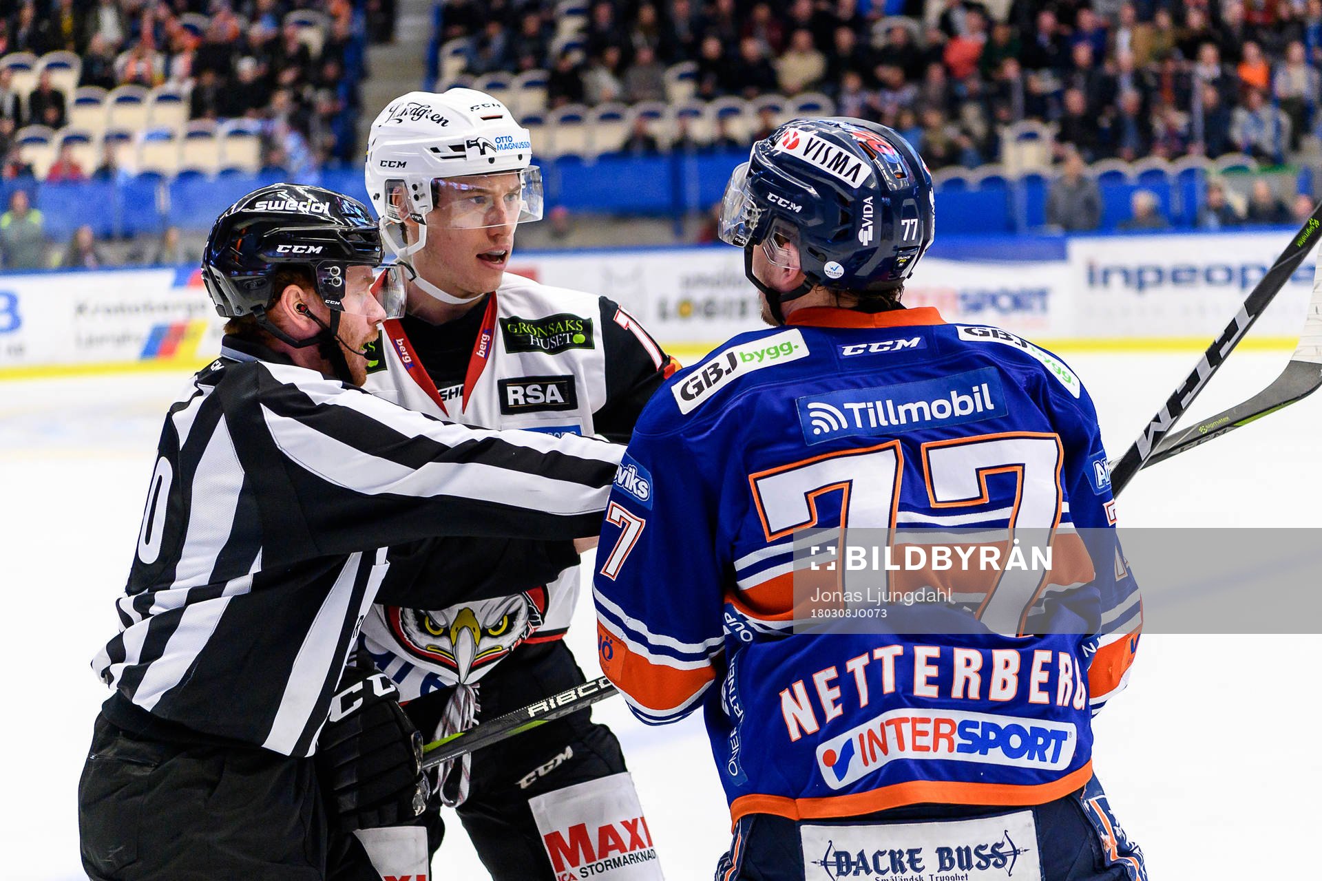 Gruff mellan Malmö Redhawks Robin Alvarez och Växjös