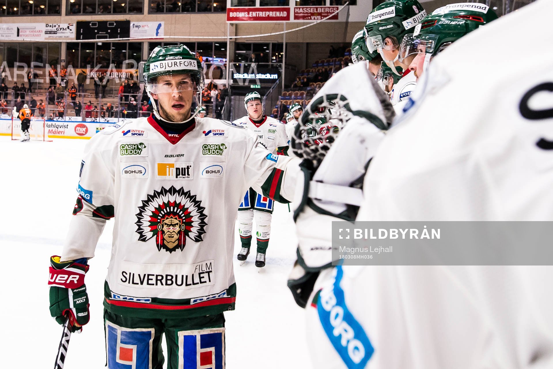 Frölundas Matt Donovan jublar med lagkamrater