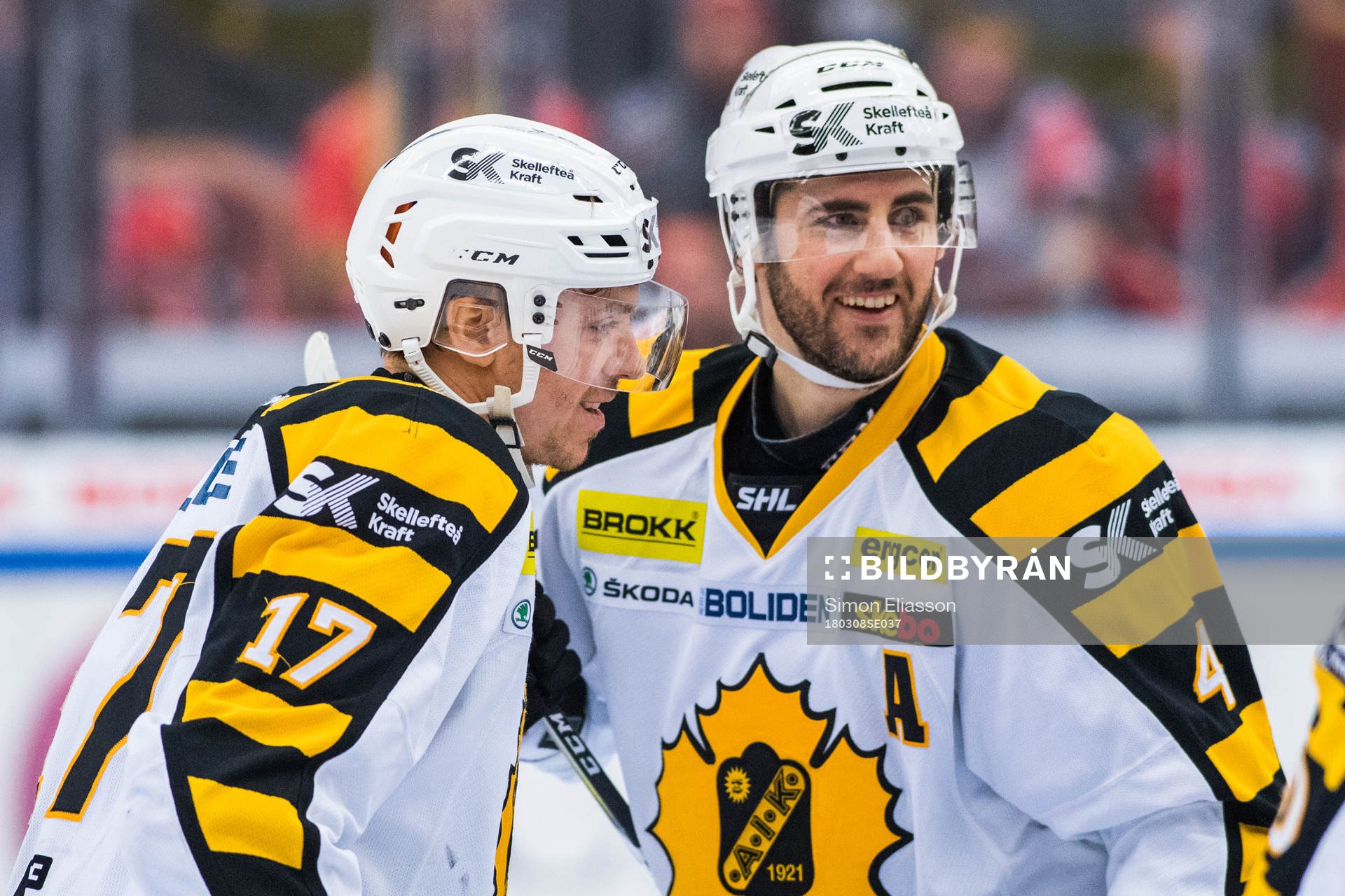 Skellefteås Pär Lindholm och Bud Holloway jublar