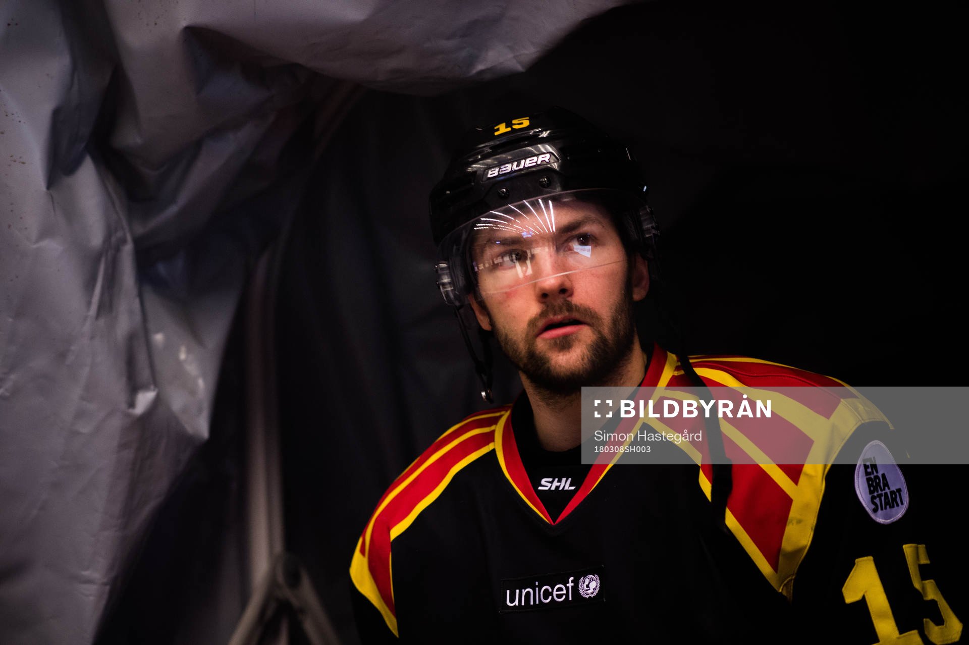 Brynäs Simon Bertilsson  före ishockeymatchen i SHL