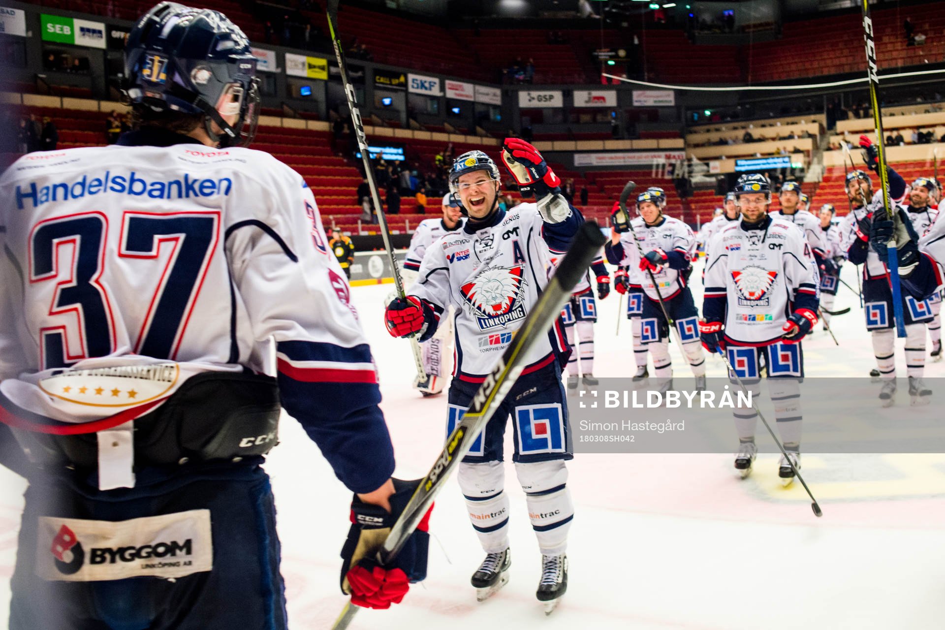 Linköpings Adam Ginning och Andrew Gordon jublar