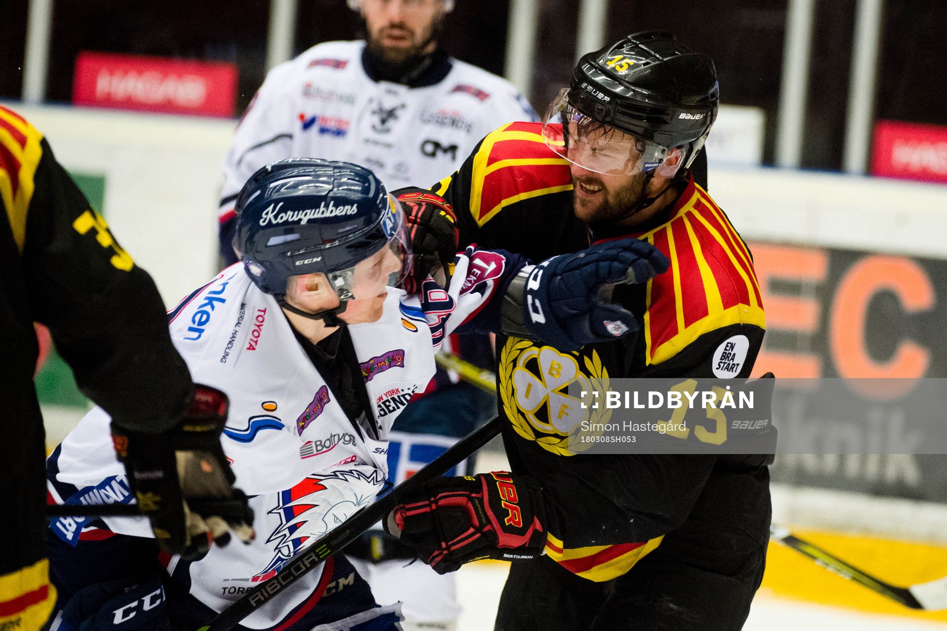 Brynäs Simon Bertilsson i bråk med Linköpings Mathis