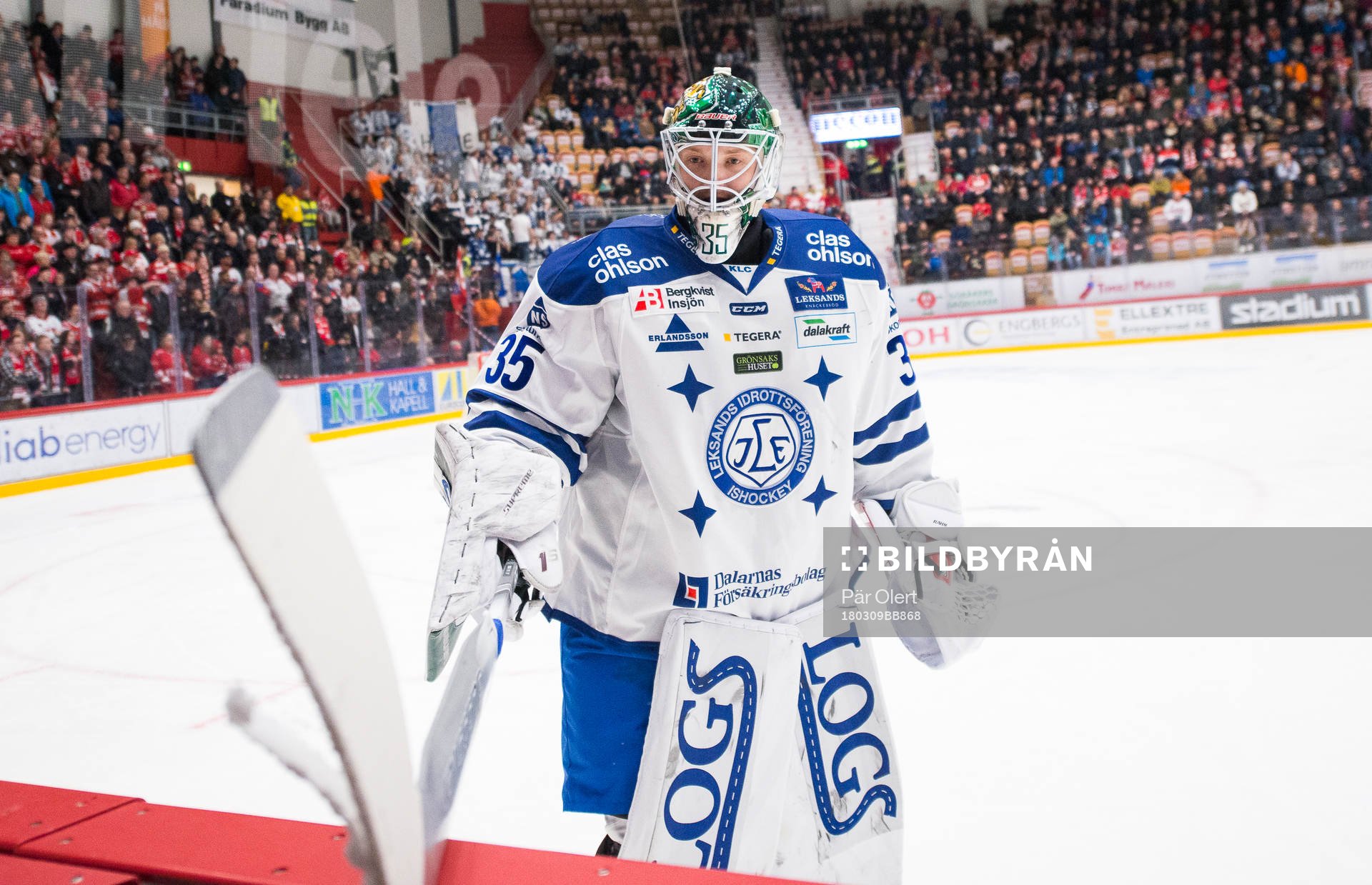 Leksands målvakt Robin Rahm vid sargen
