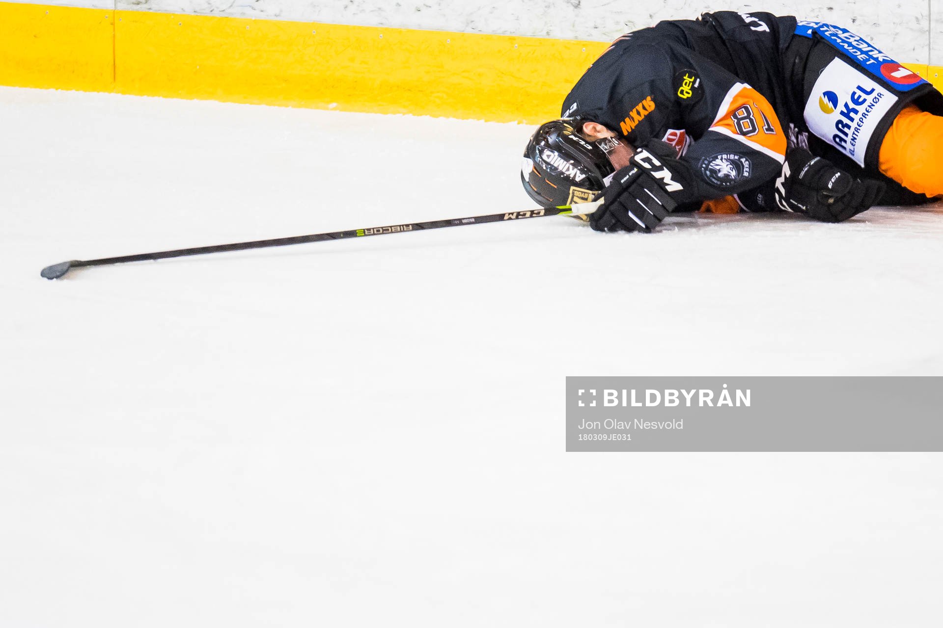 Vinny Saponari of Frisk Asker with an injury