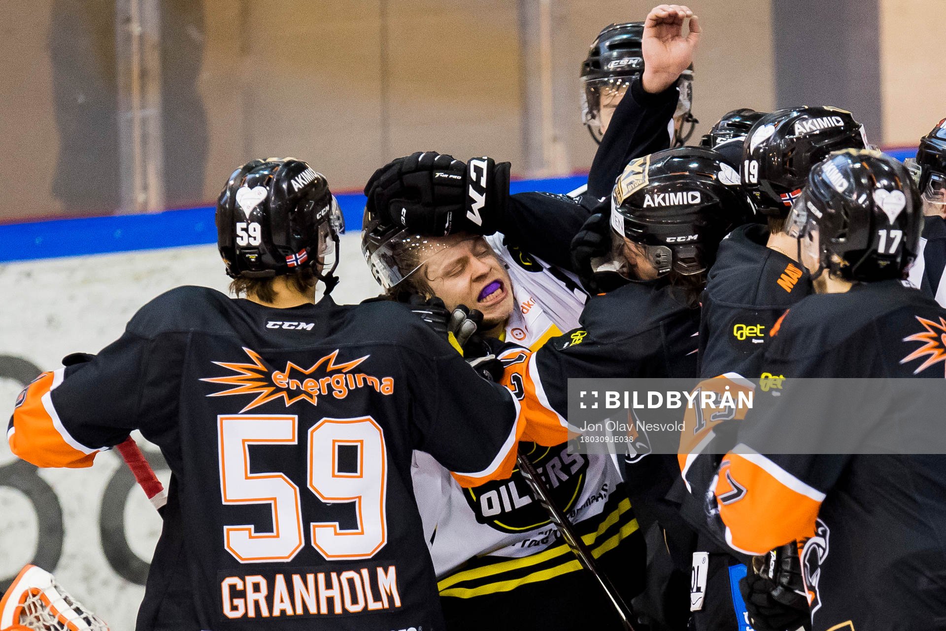 Mathias Trettenes of Stavanger Oilers fights