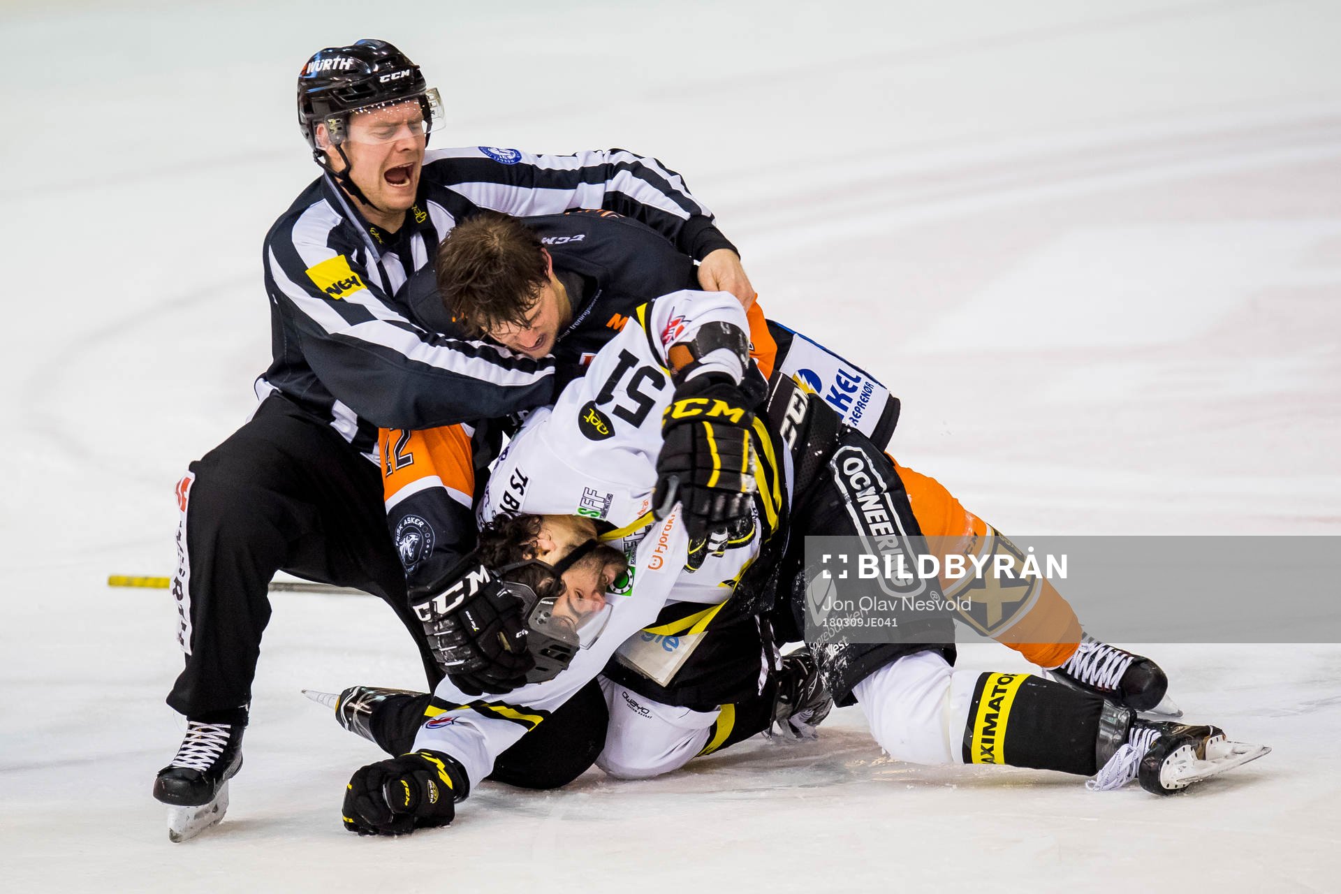 Henrik Ødegaard of Frisk Asker and Philippe Cornet of