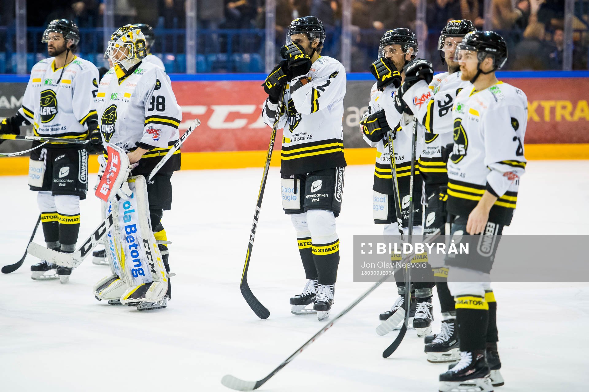 The players of Stavanger Oilers look dejected
