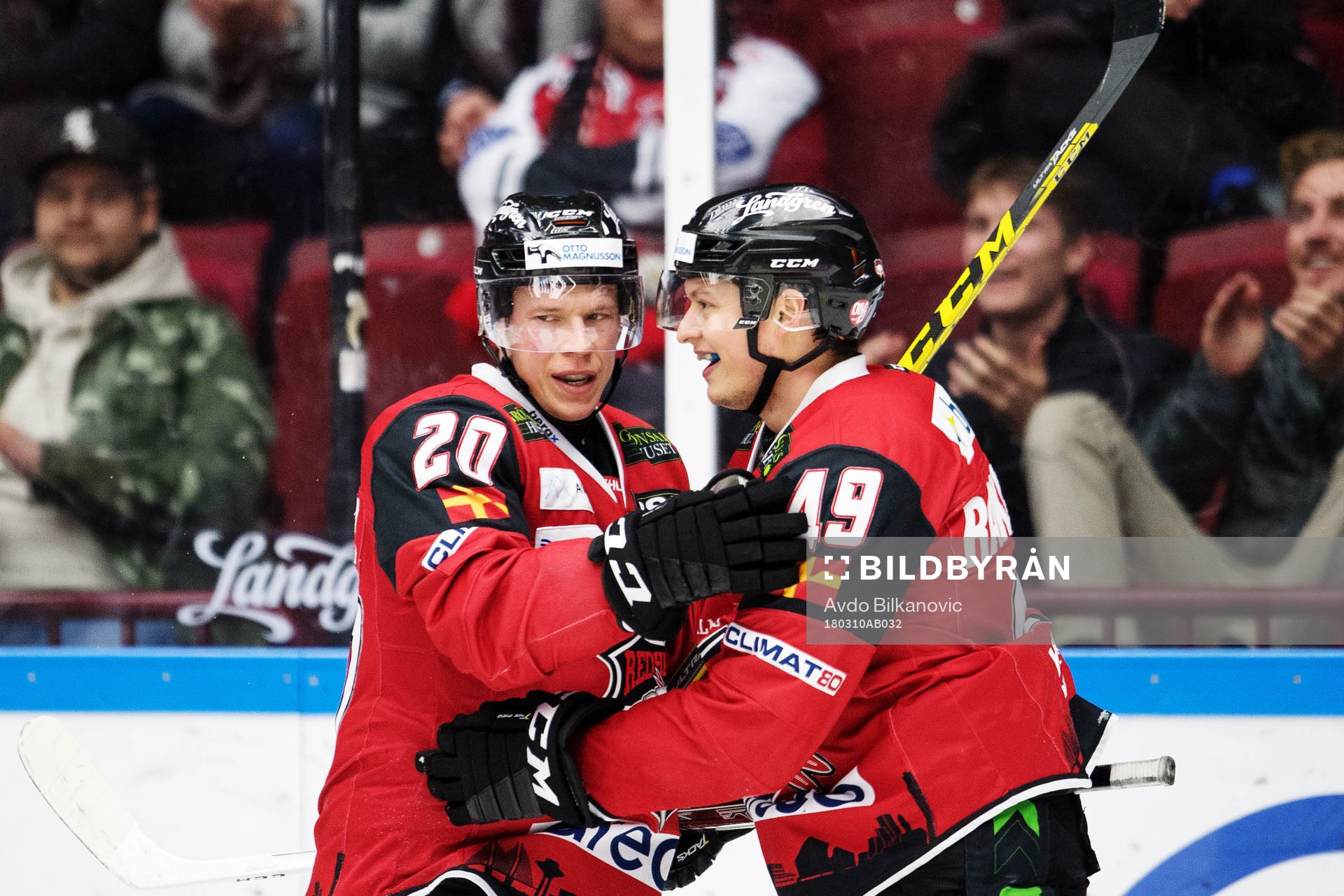 Malmö Redhawks Erik Forssell och Rhett Rakhshani jublar
