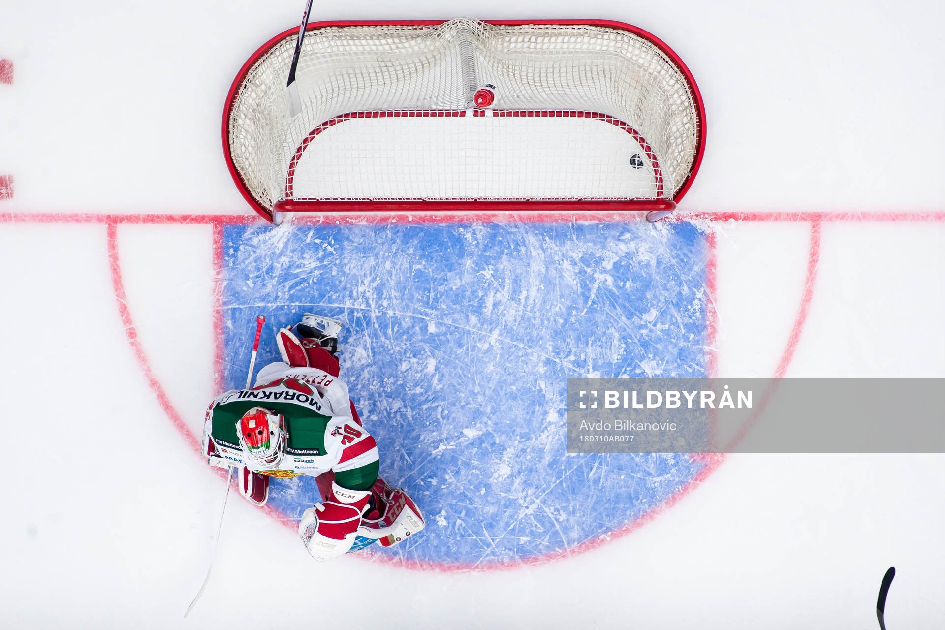 Malmö Redhawks Fredrik Händemark (ej på bild) gör mål