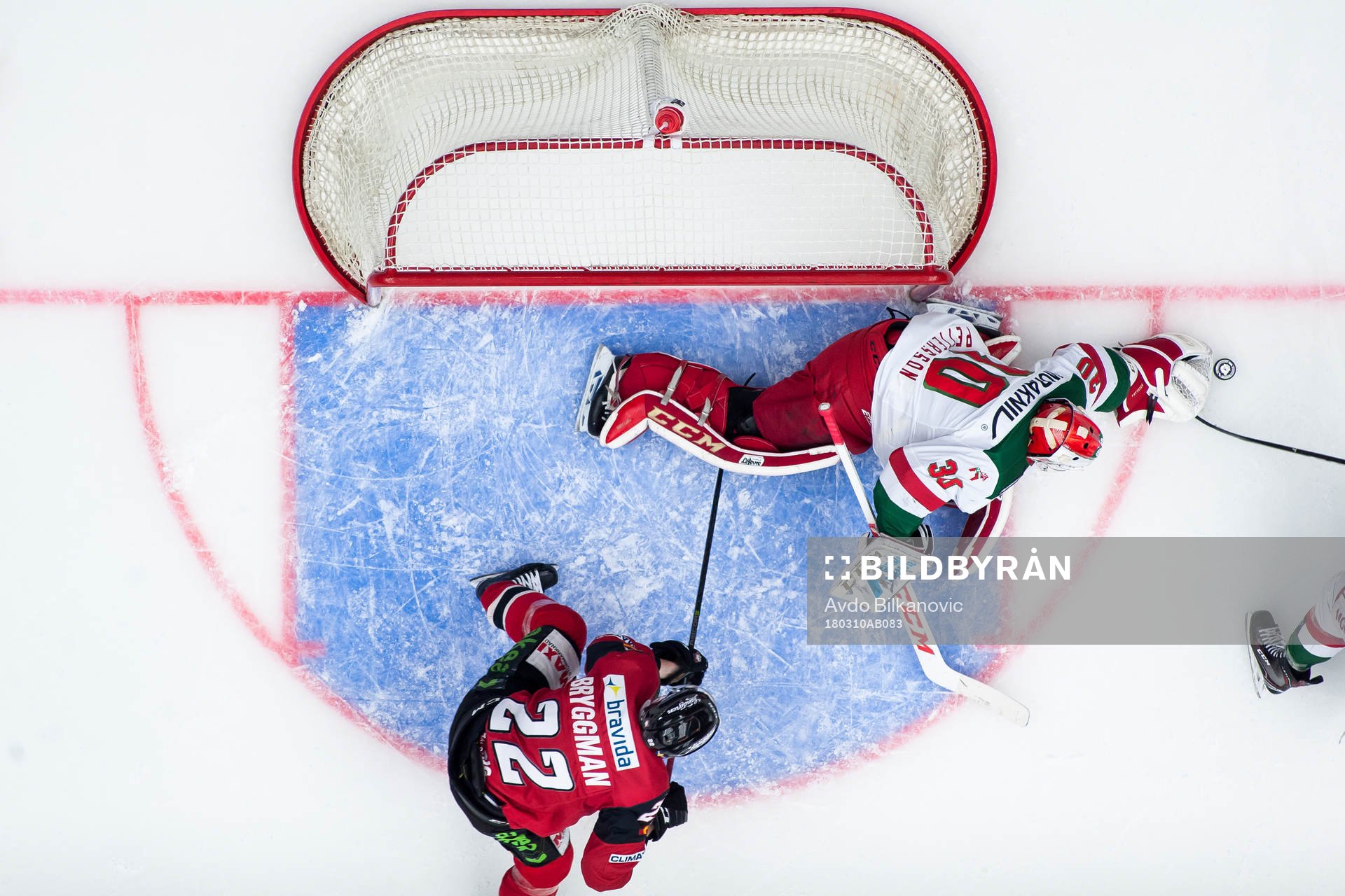 Moras Brandon Gormley och Malmö Redhawks Lars Bryggman